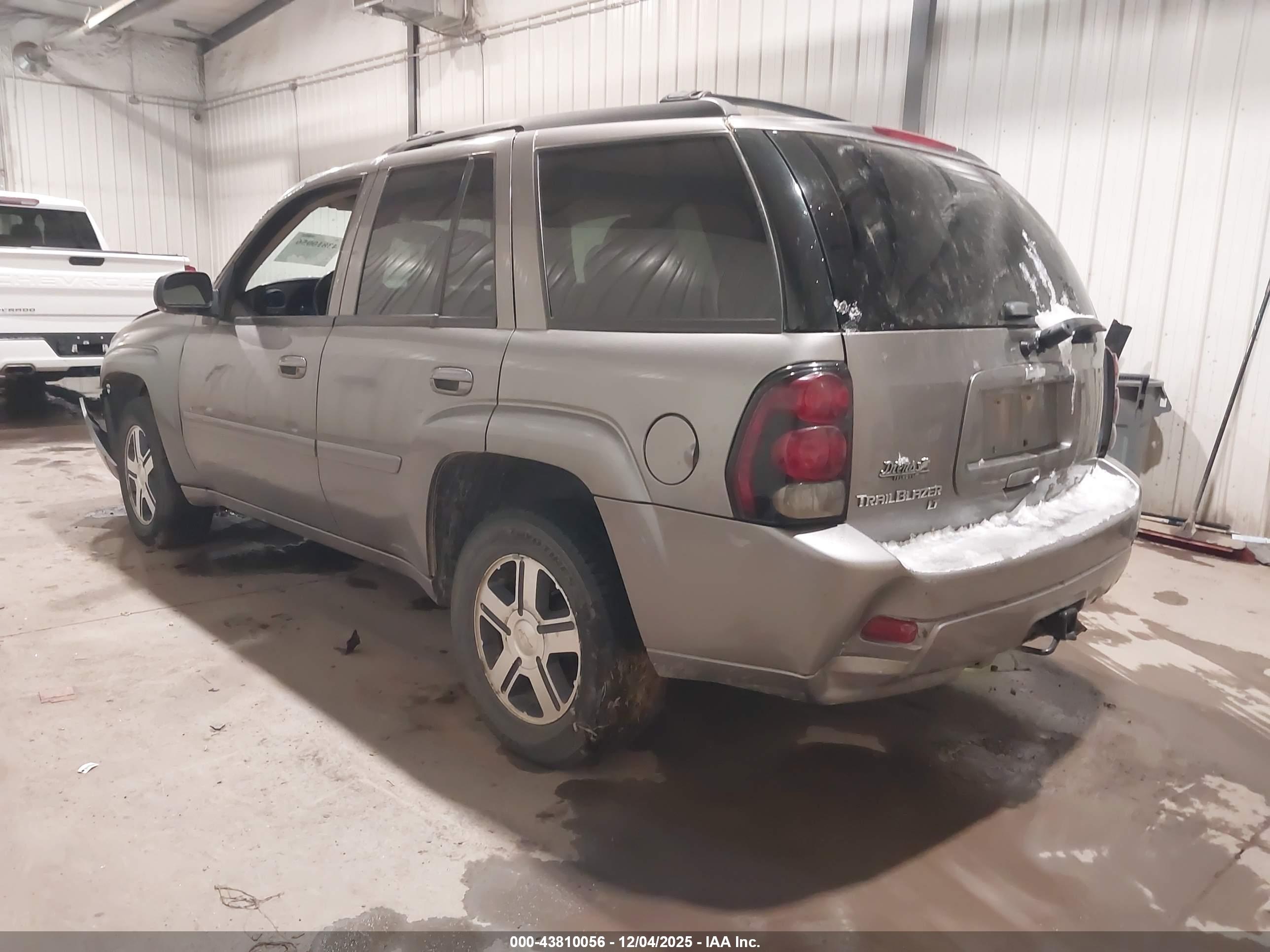 CHEVROLET TRAILBLAZER image 3
