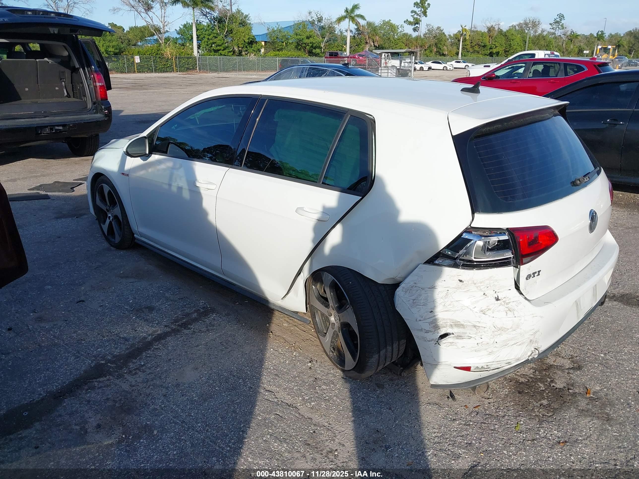 VOLKSWAGEN GOLF image 3
