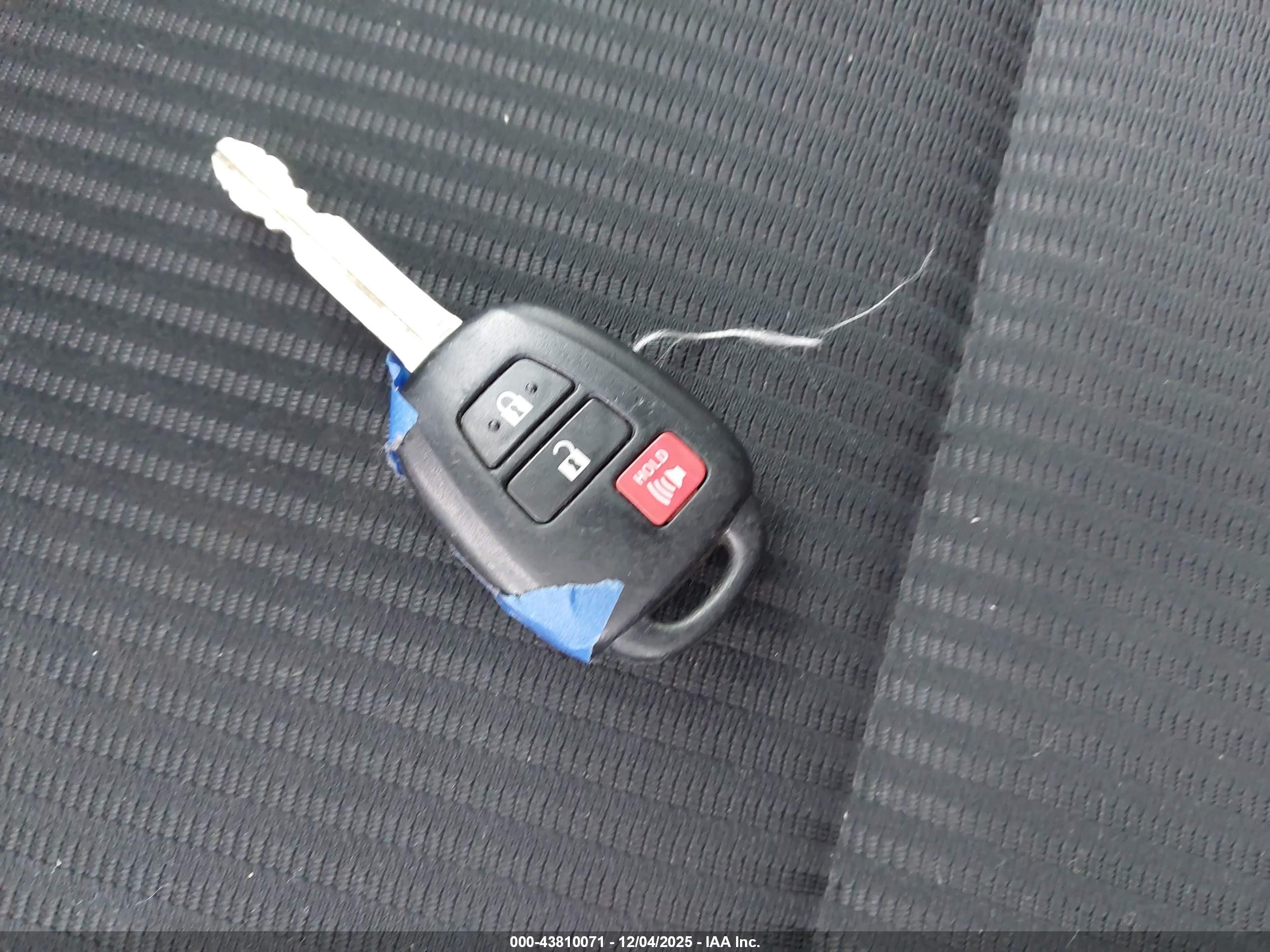TOYOTA RAV4 image 11