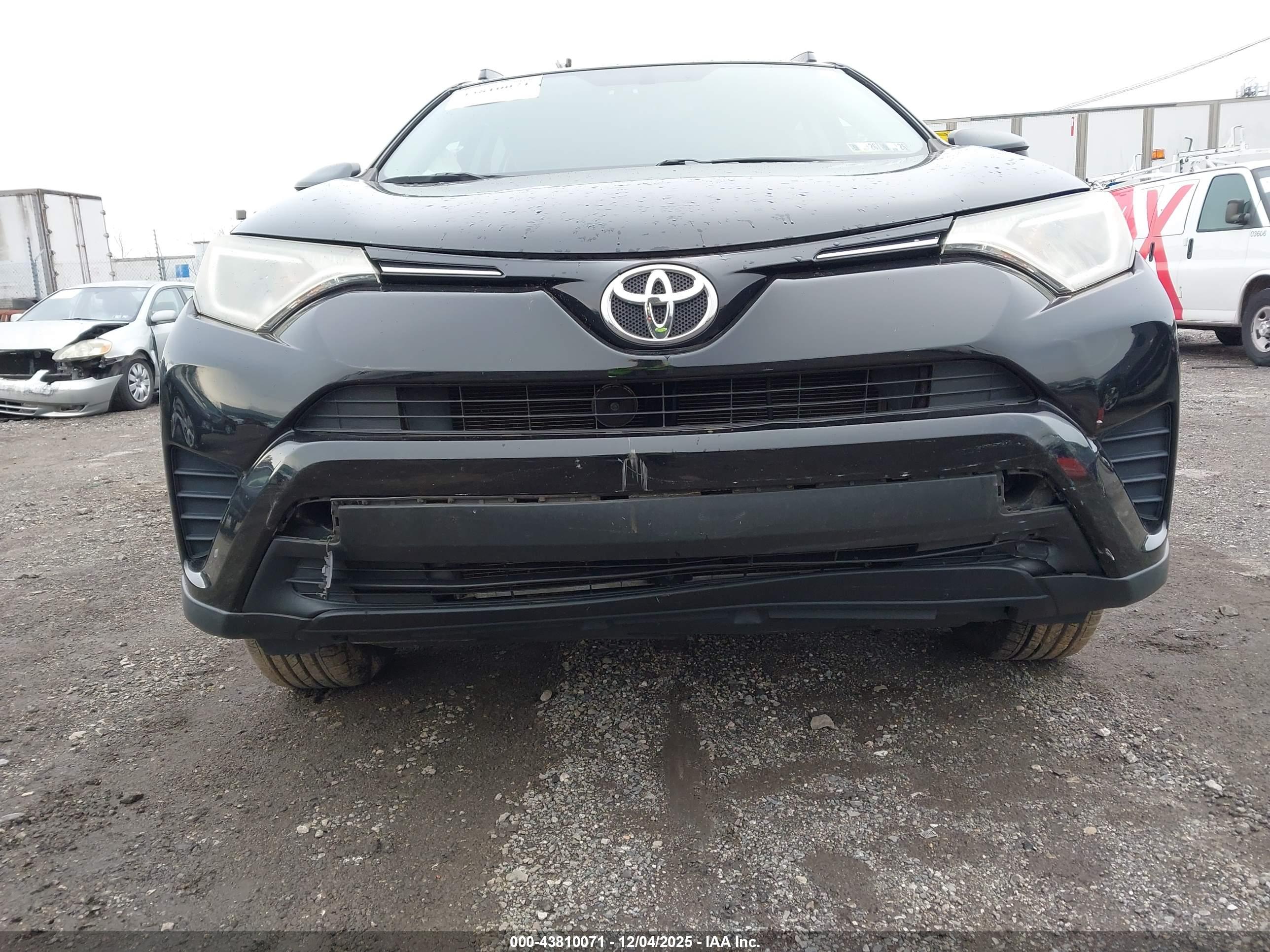 TOYOTA RAV4 image 6