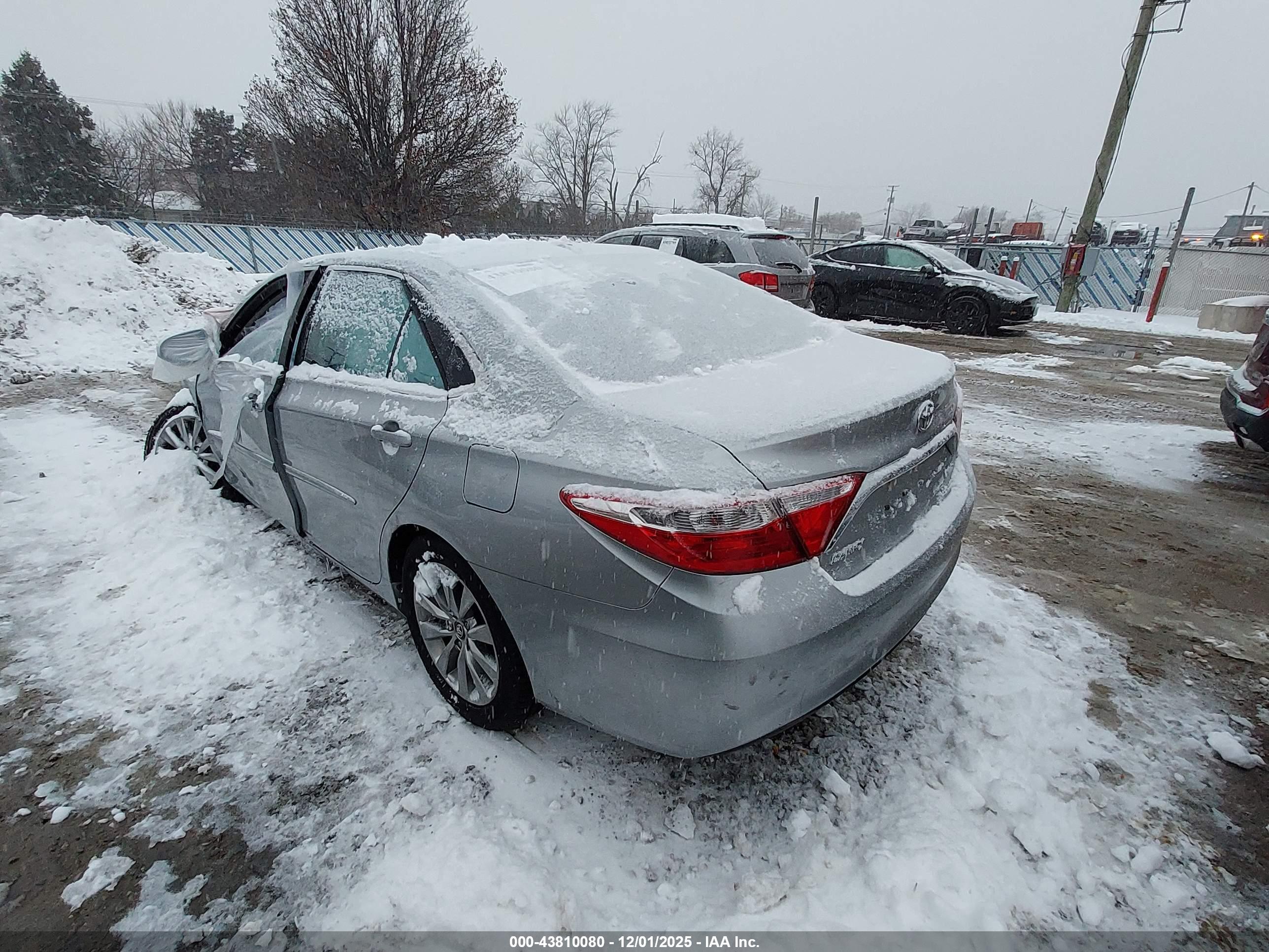 TOYOTA CAMRY image 3