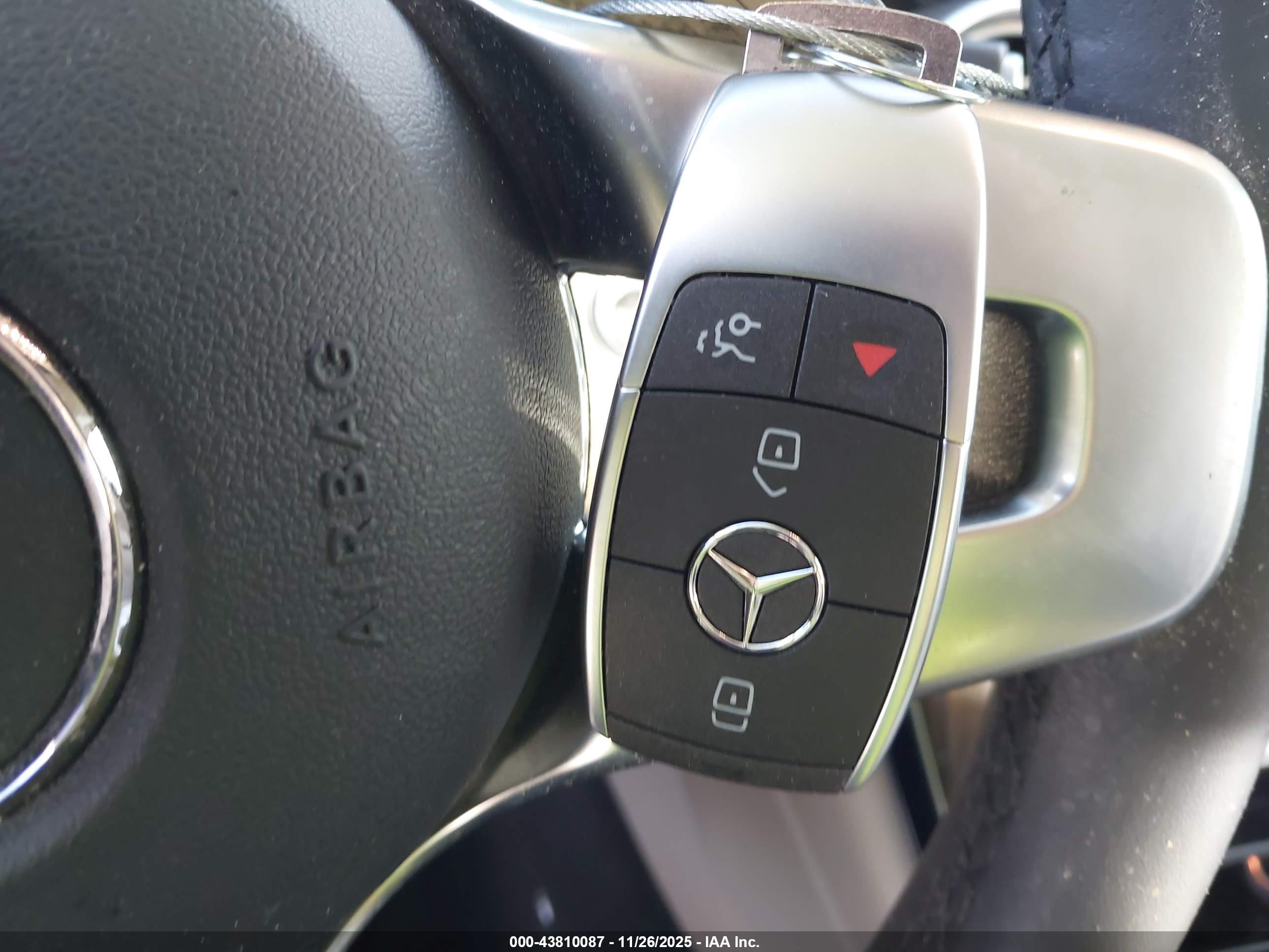 MERCEDES-BENZ GLC image 11