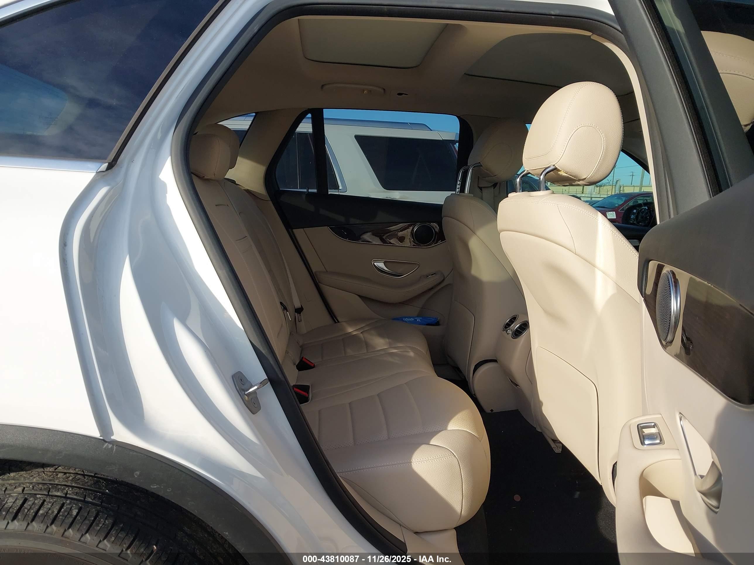 MERCEDES-BENZ GLC image 8