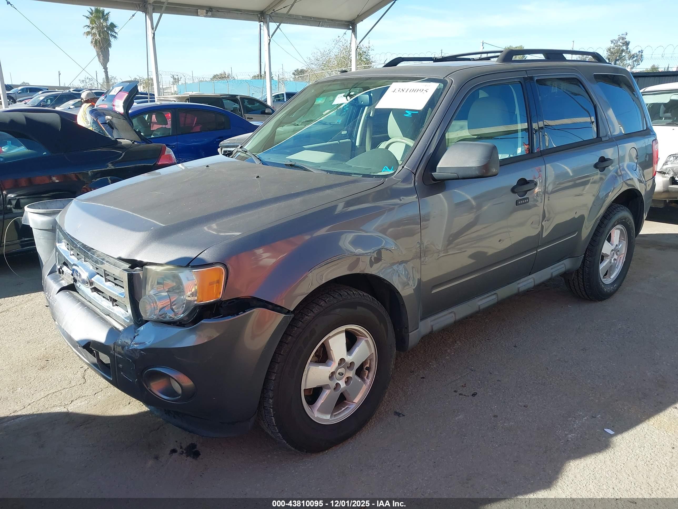 FORD ESCAPE image 2
