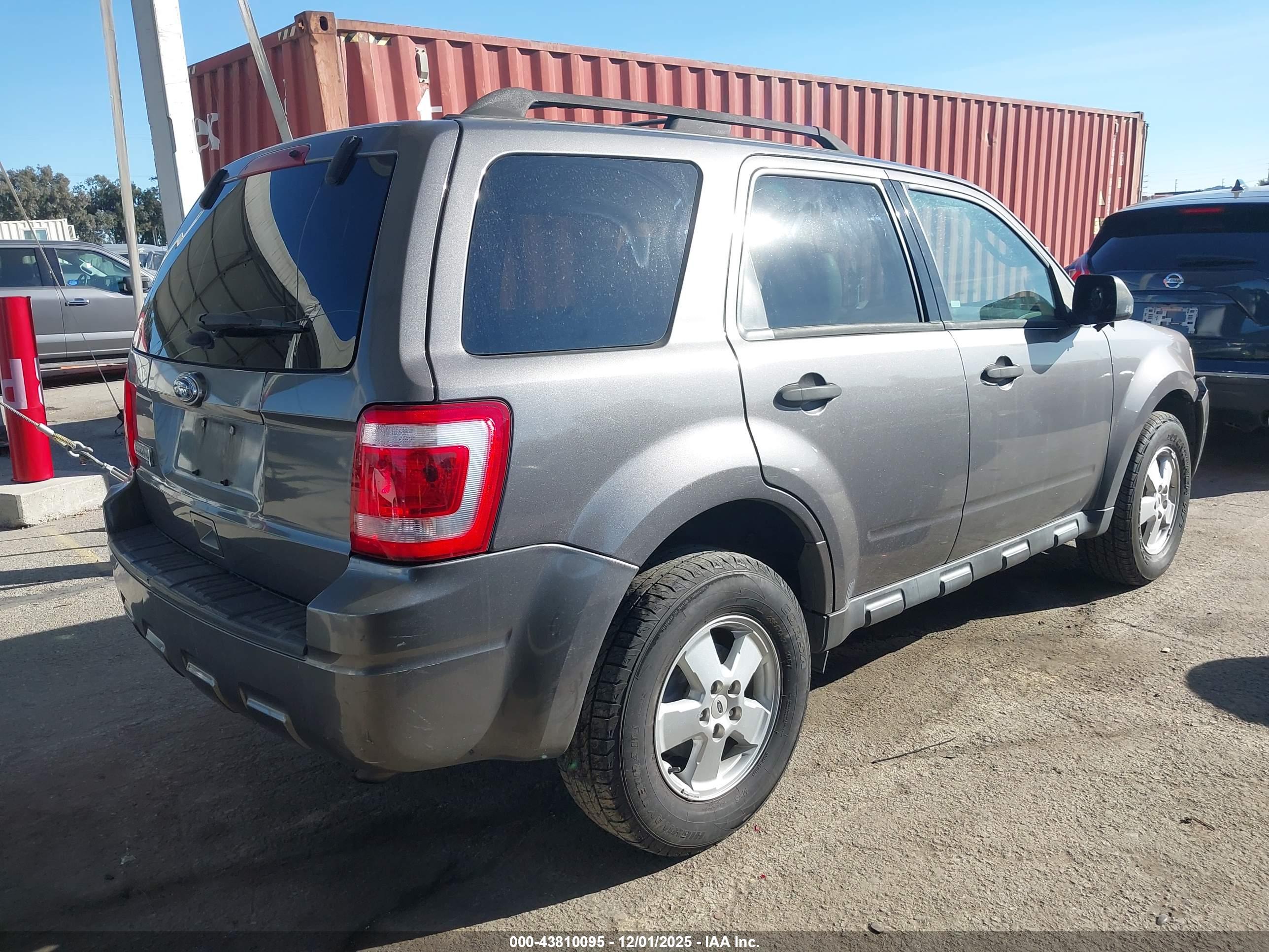 FORD ESCAPE image 4