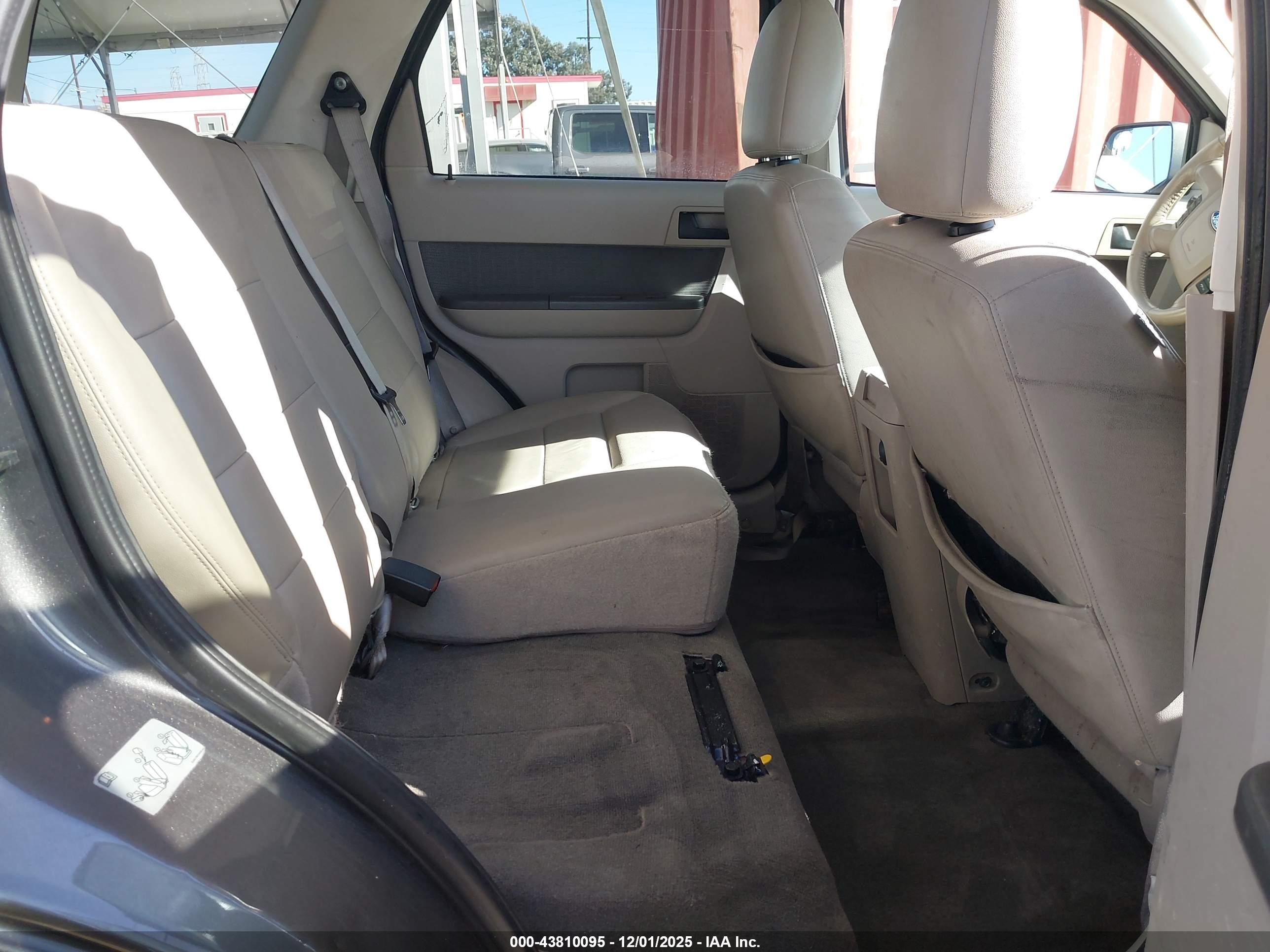 FORD ESCAPE image 8