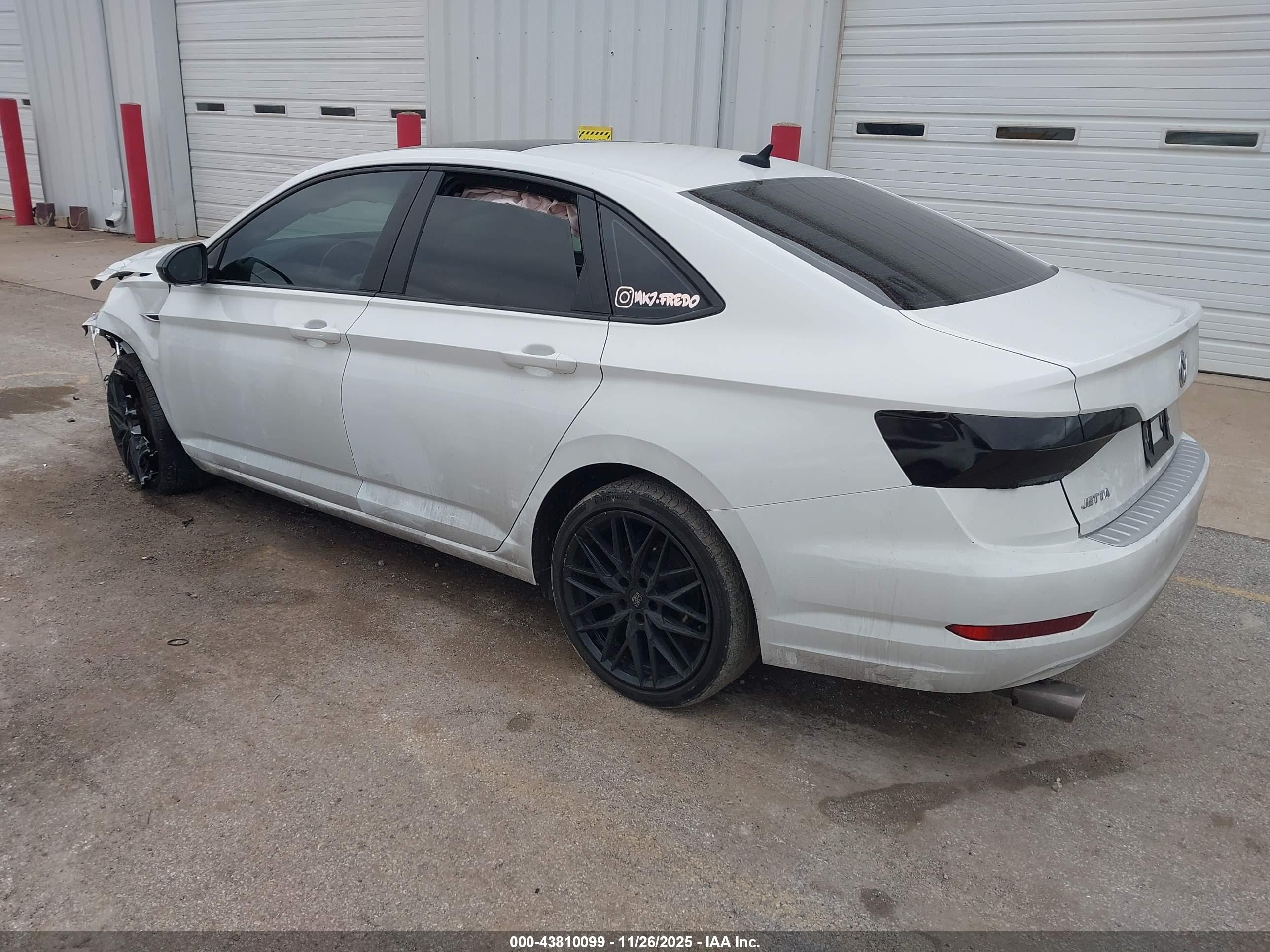 VOLKSWAGEN JETTA image 3