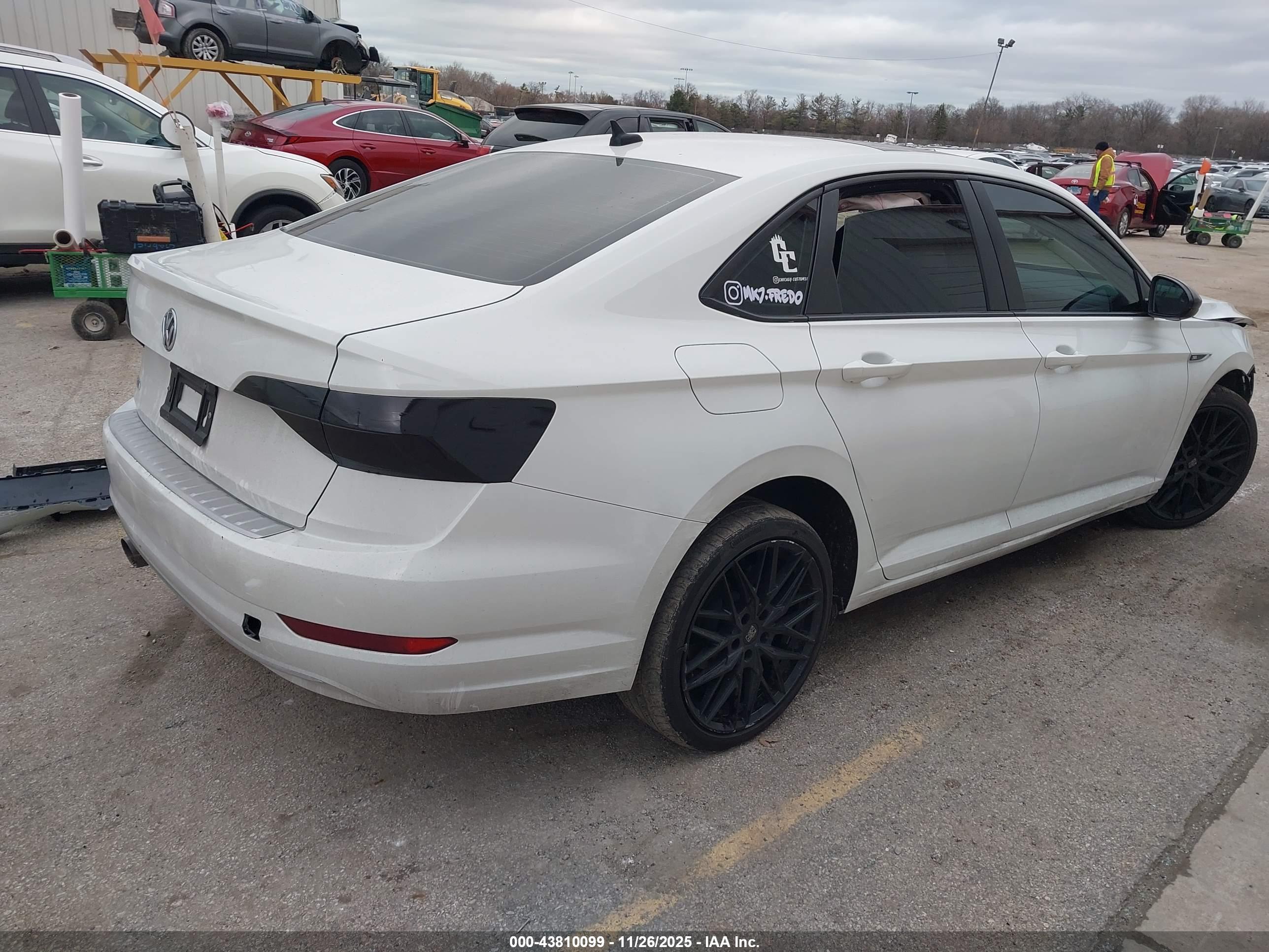 VOLKSWAGEN JETTA image 4