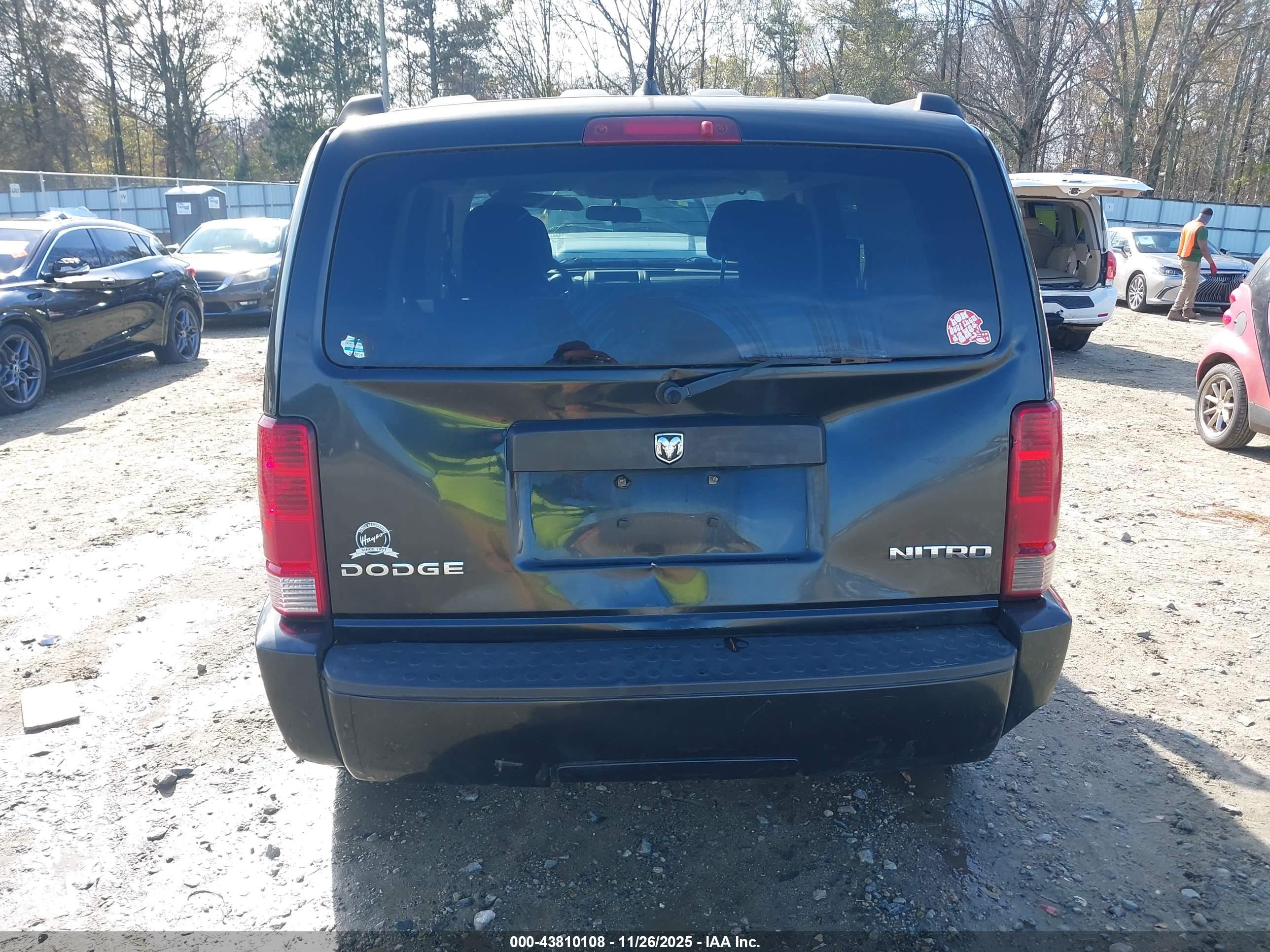 DODGE NITRO image 6