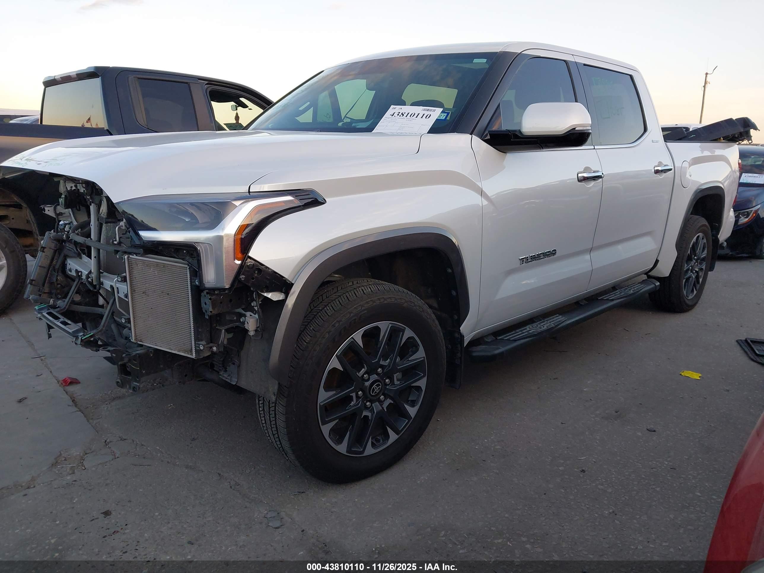 TOYOTA TUNDRA image 2