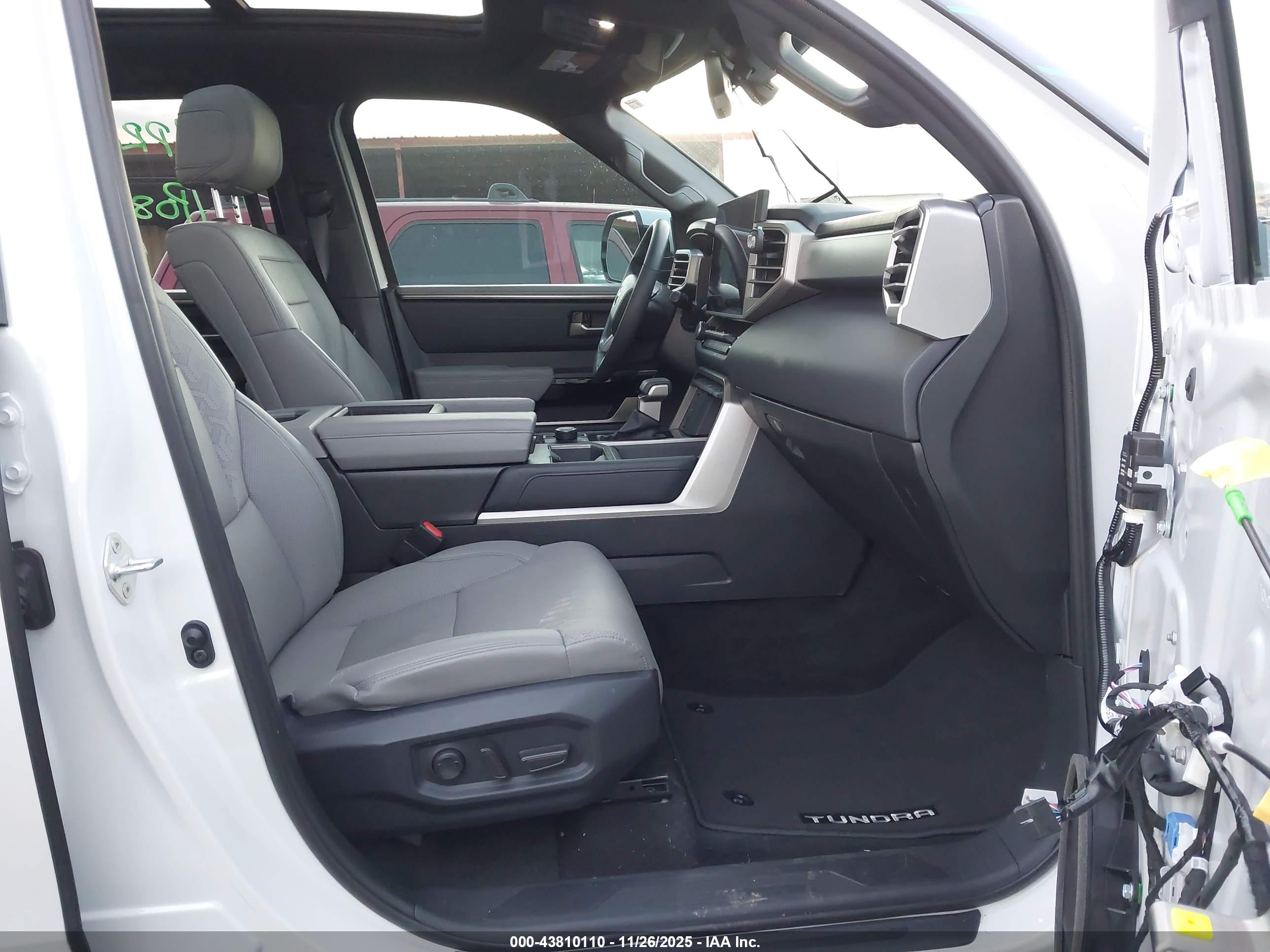 TOYOTA TUNDRA image 5