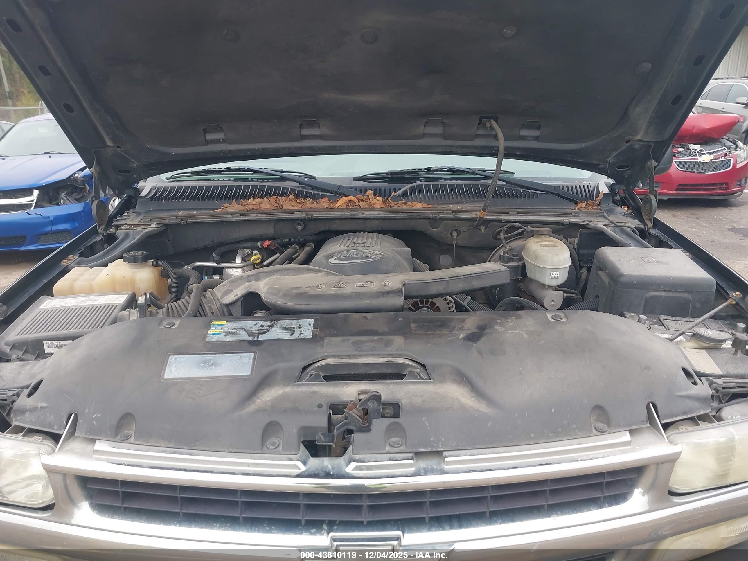 CHEVROLET TAHOE image 10