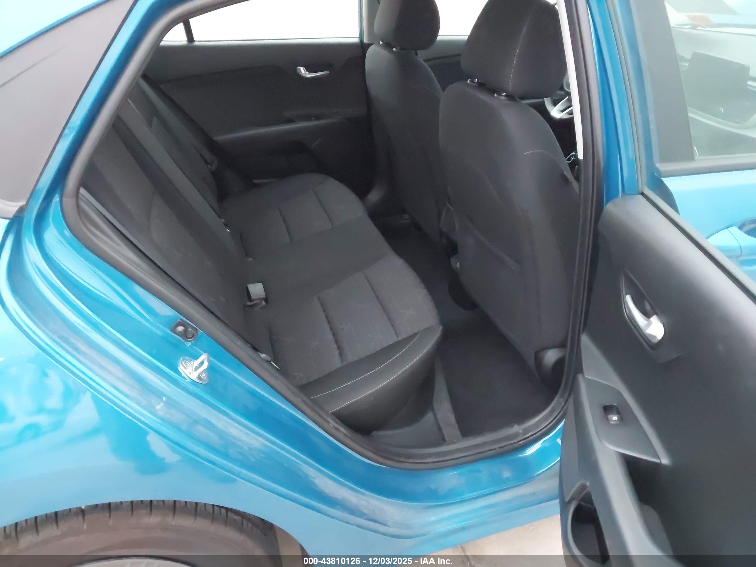 KIA RIO image 8