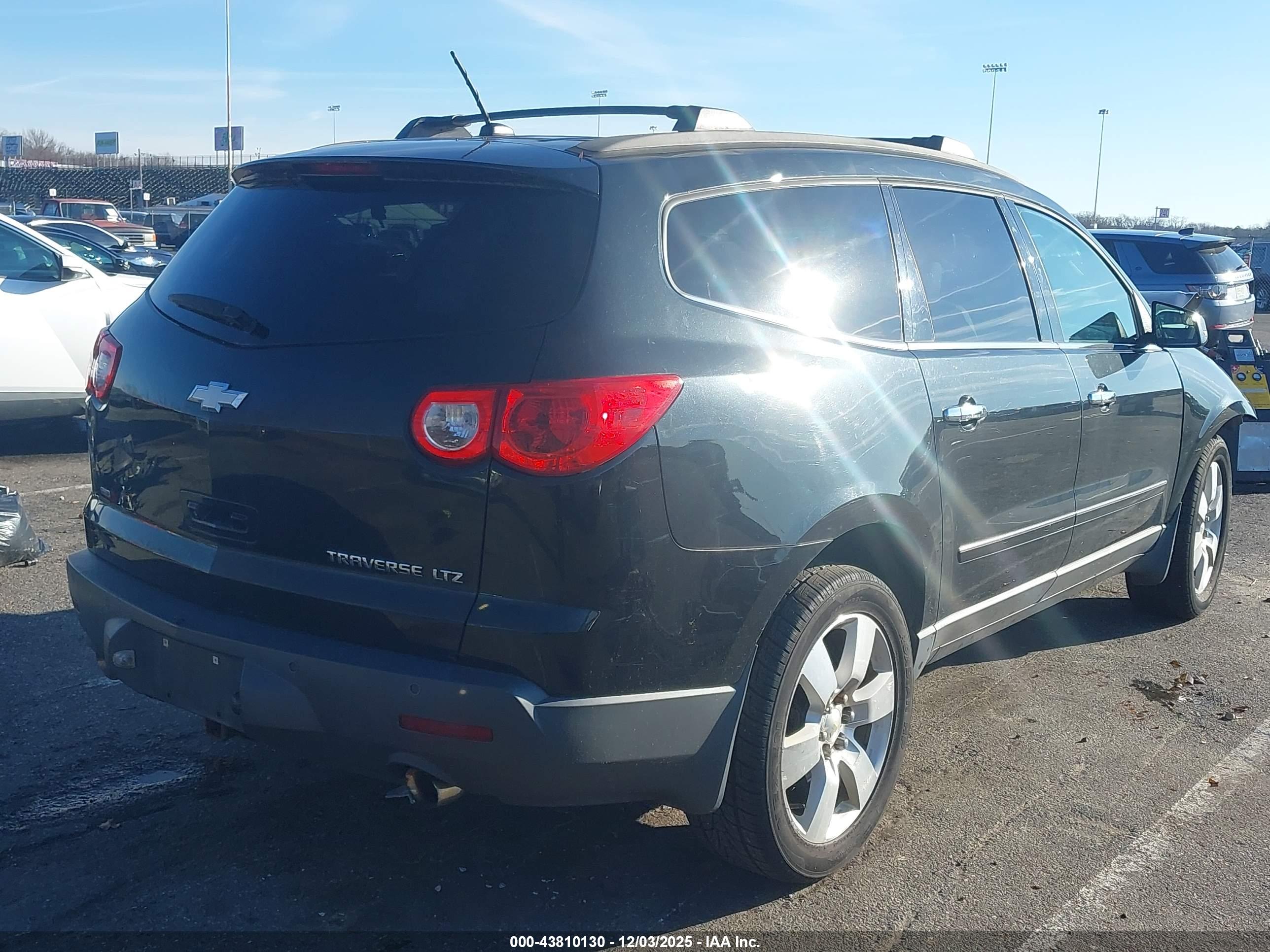 CHEVROLET TRAVERSE image 4