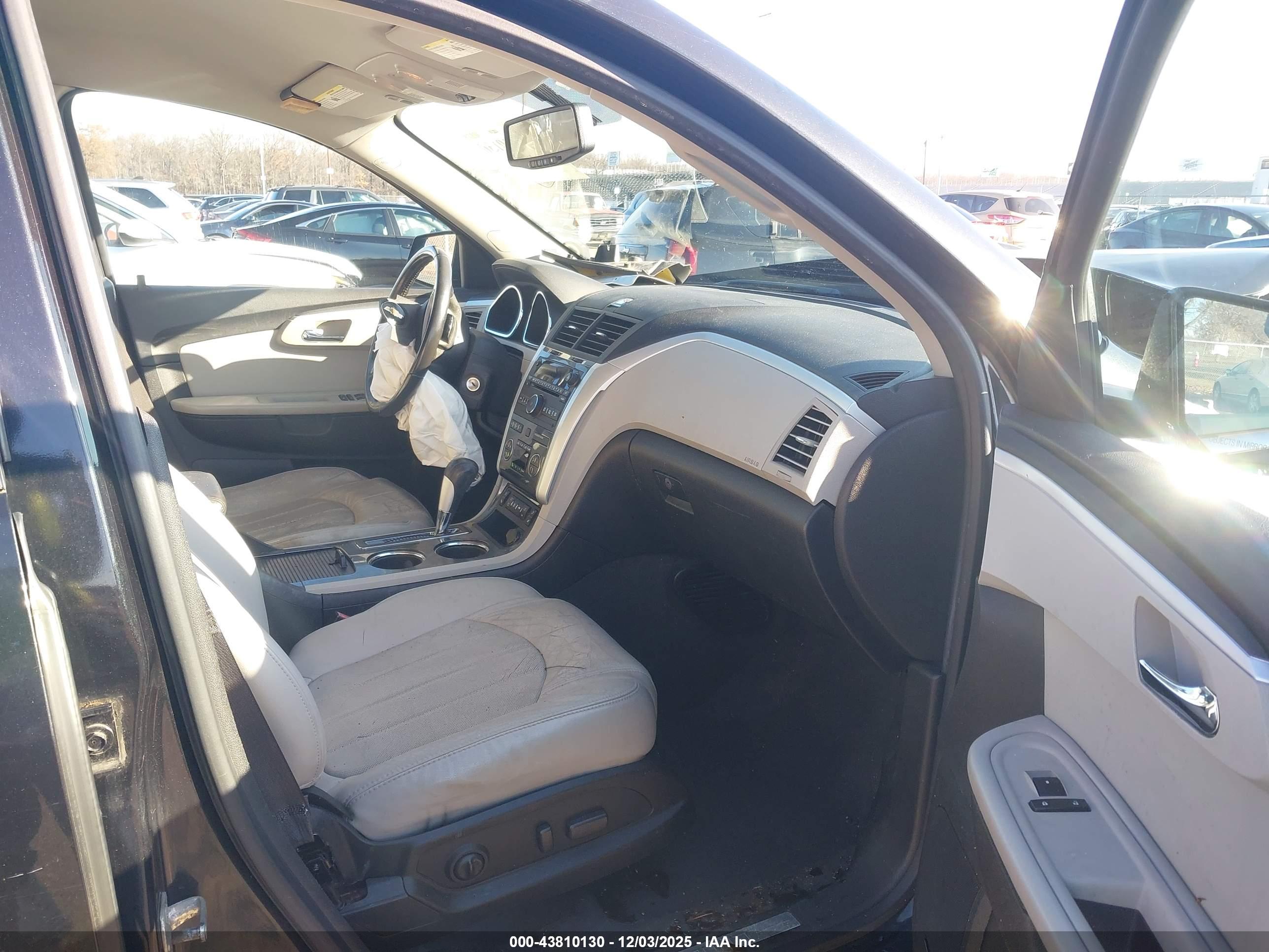 CHEVROLET TRAVERSE image 5