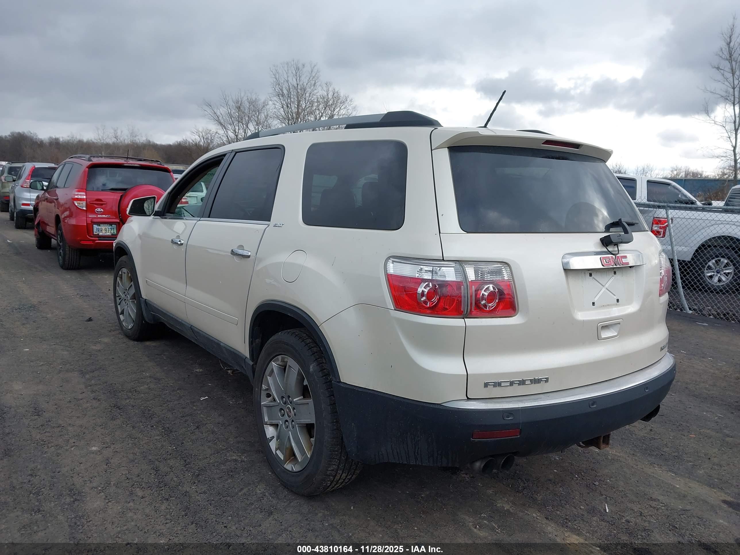 GMC ACADIA image 3