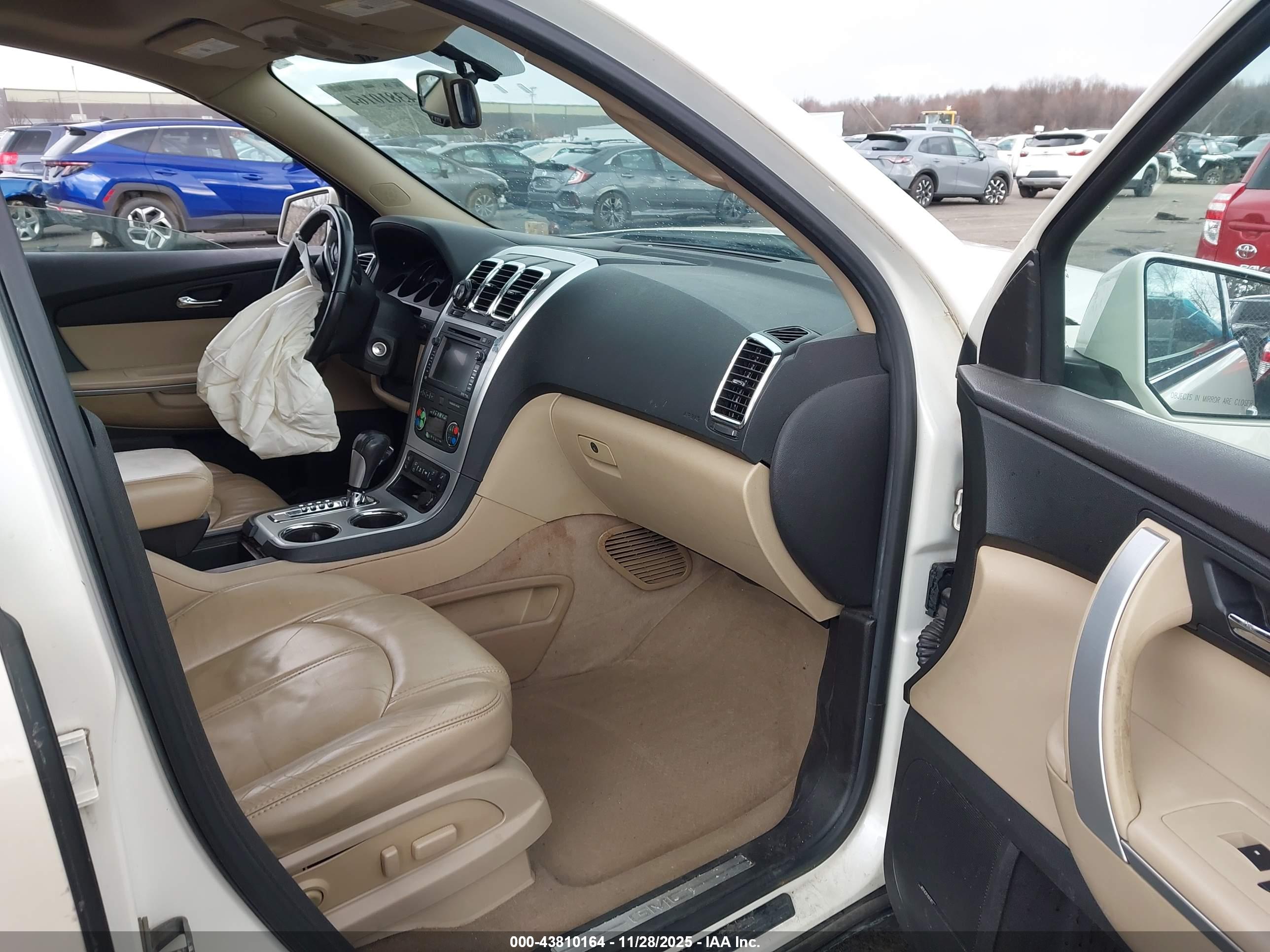 GMC ACADIA image 5