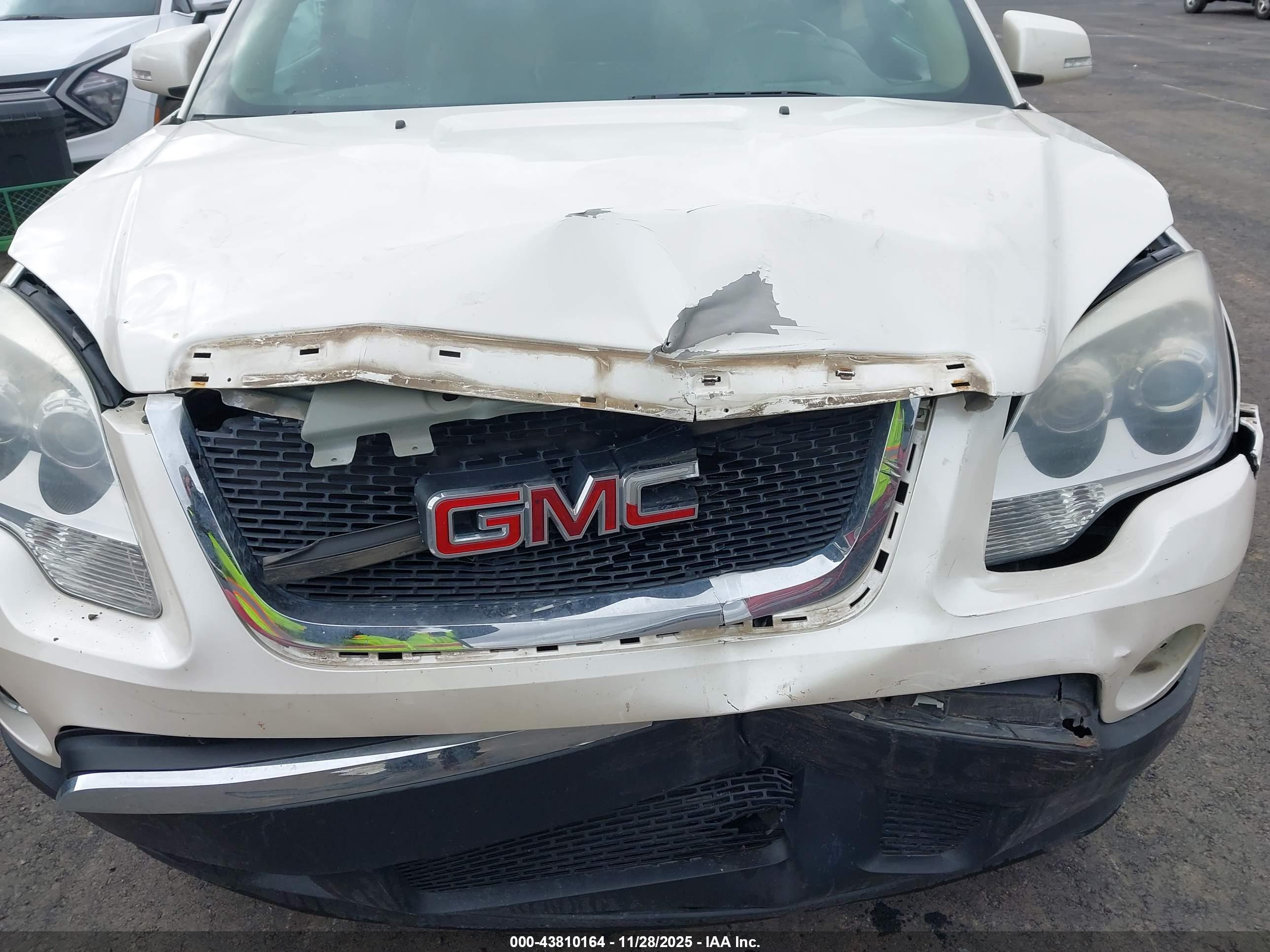 GMC ACADIA image 6