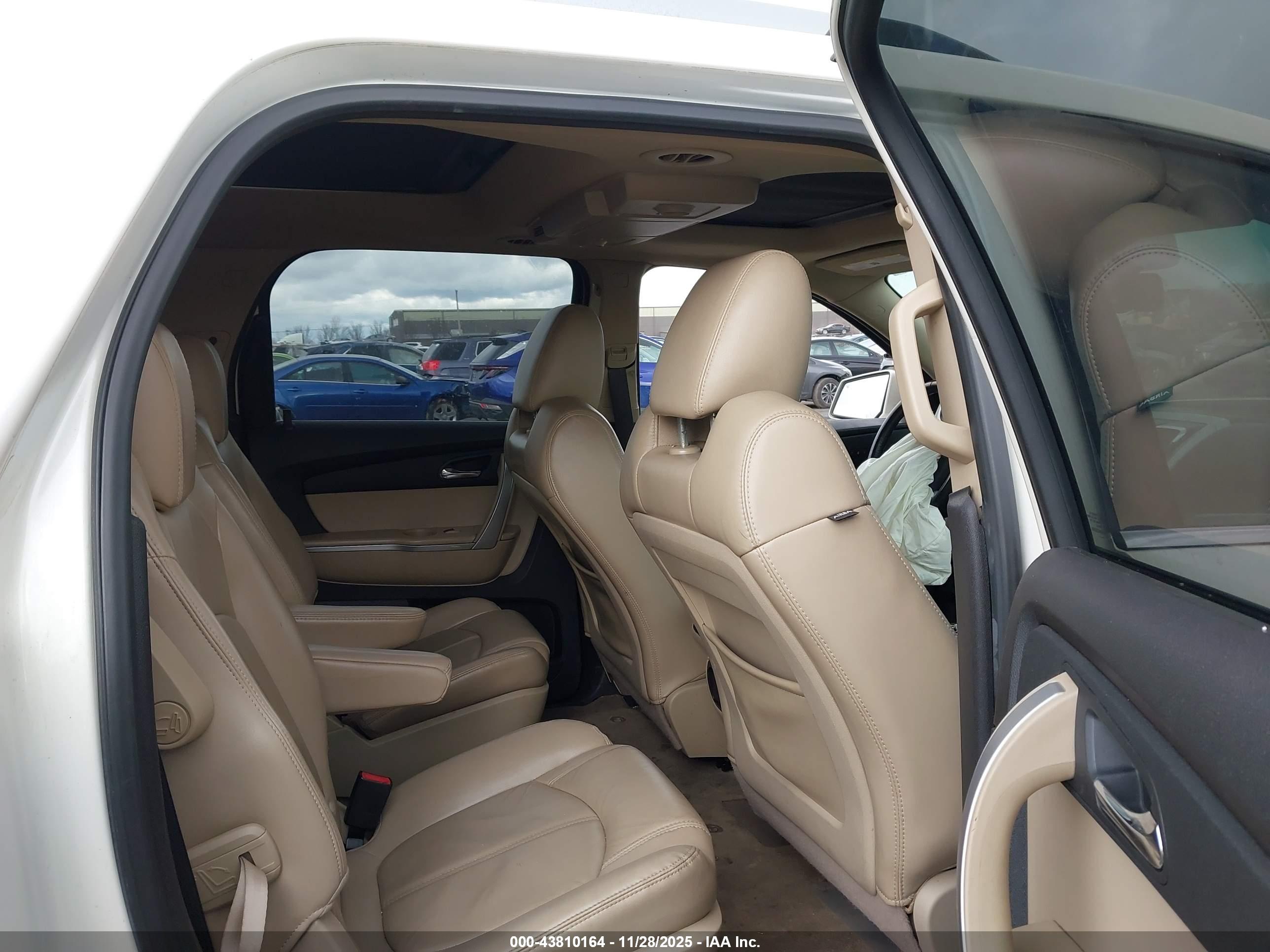 GMC ACADIA image 8
