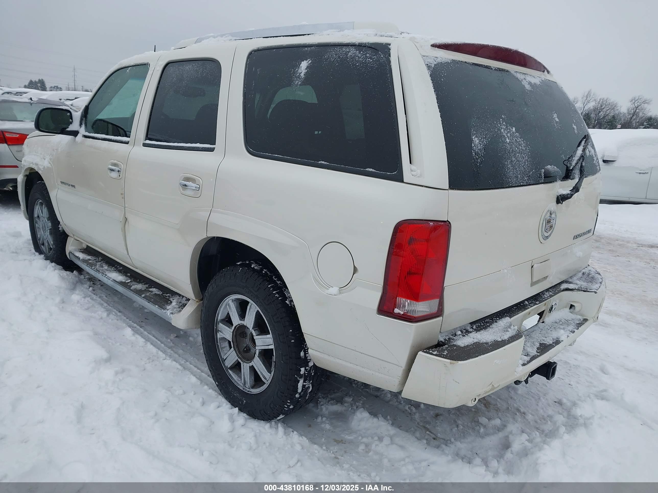 CADILLAC ESCALADE image 3