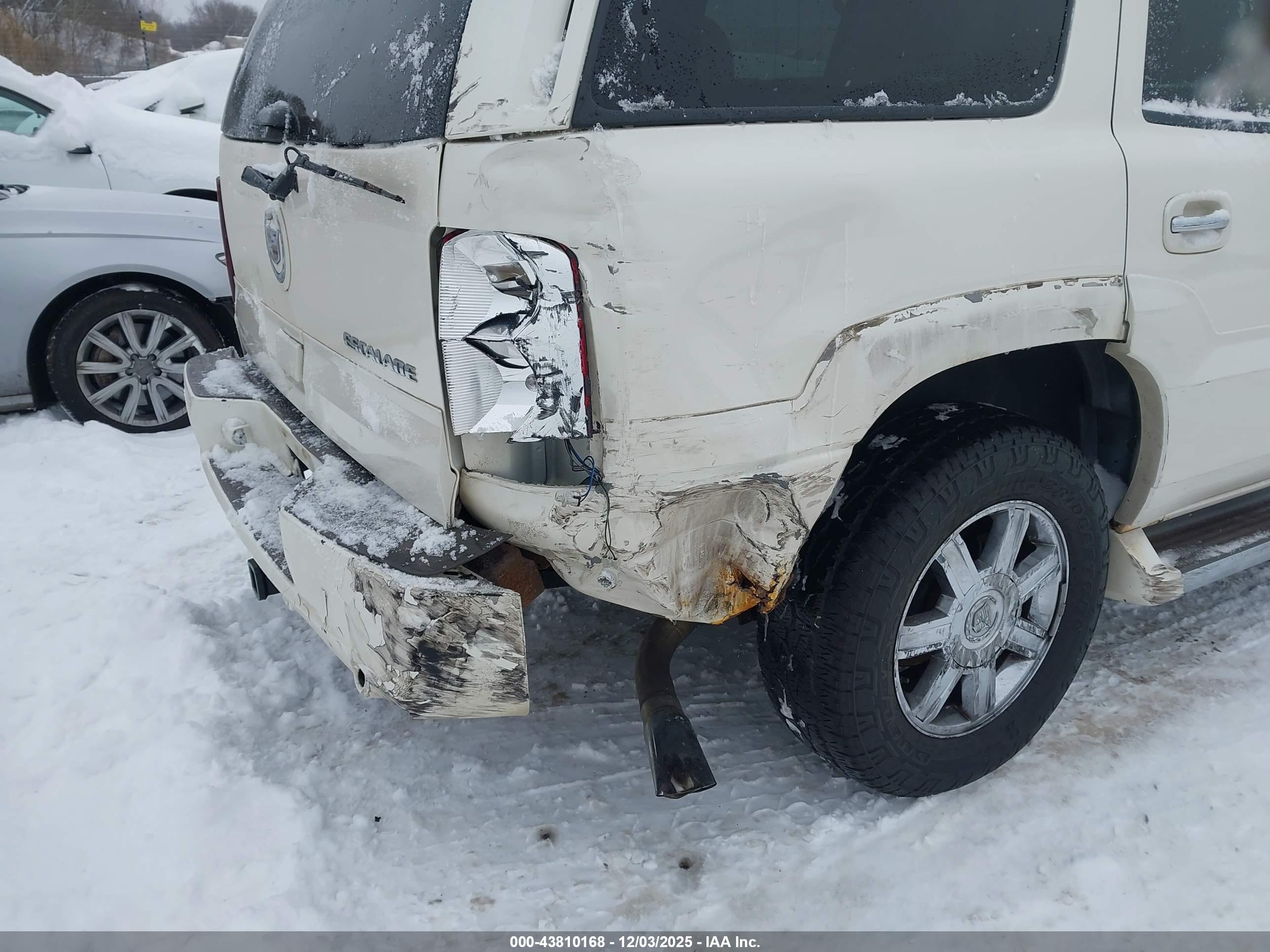 CADILLAC ESCALADE image 6