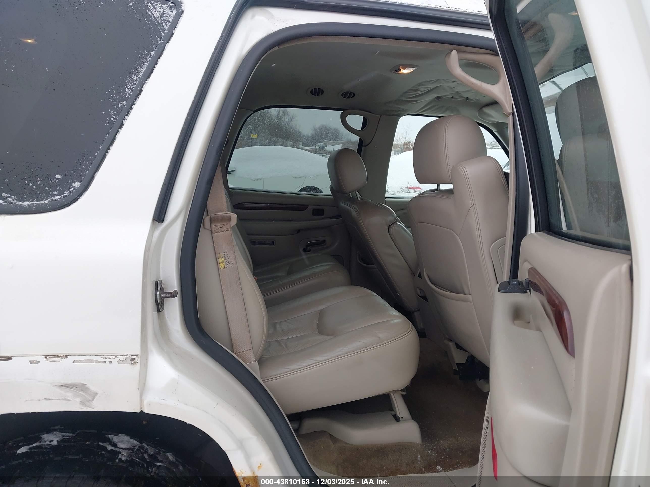 CADILLAC ESCALADE image 8