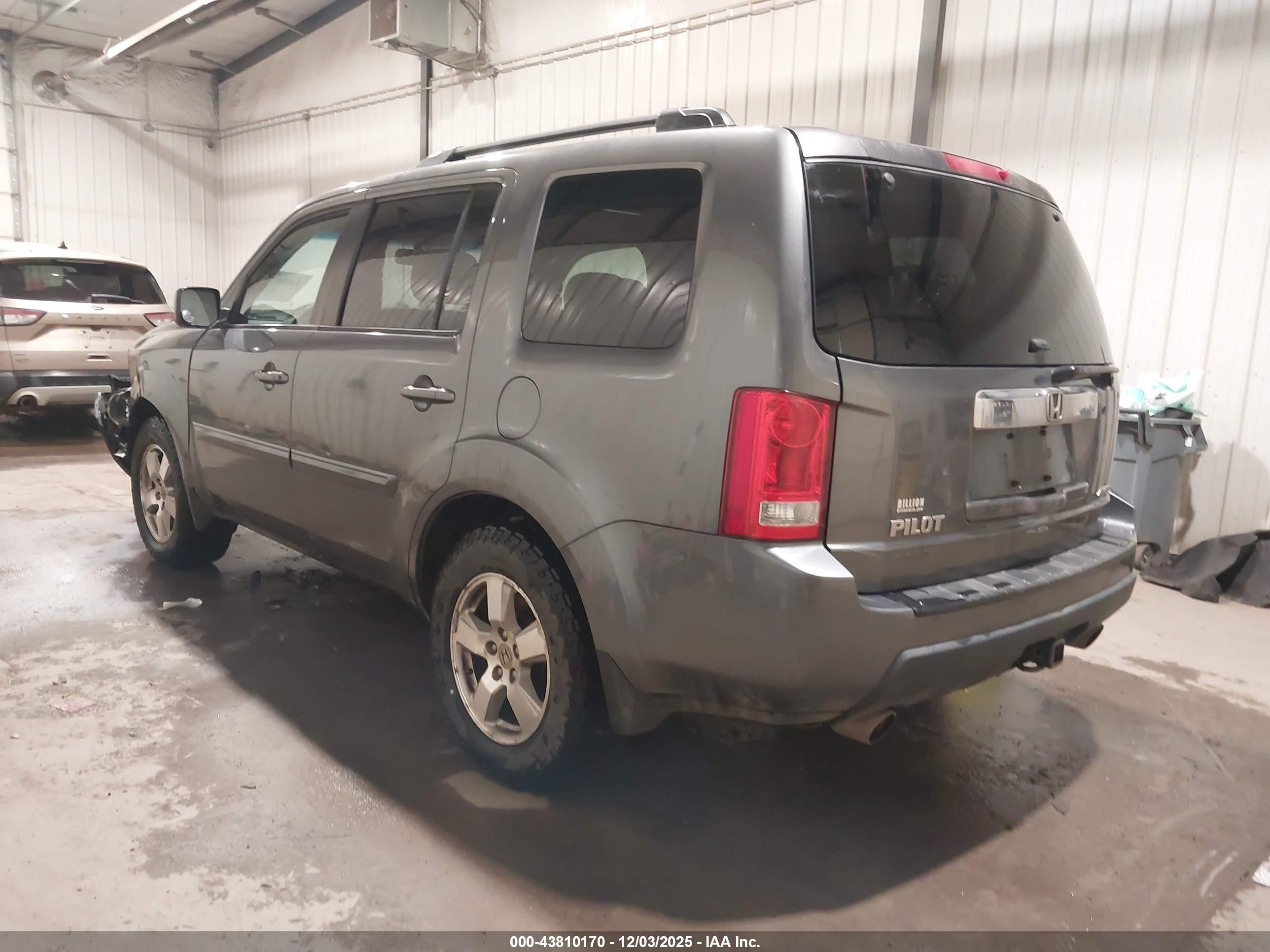 HONDA PILOT image 3