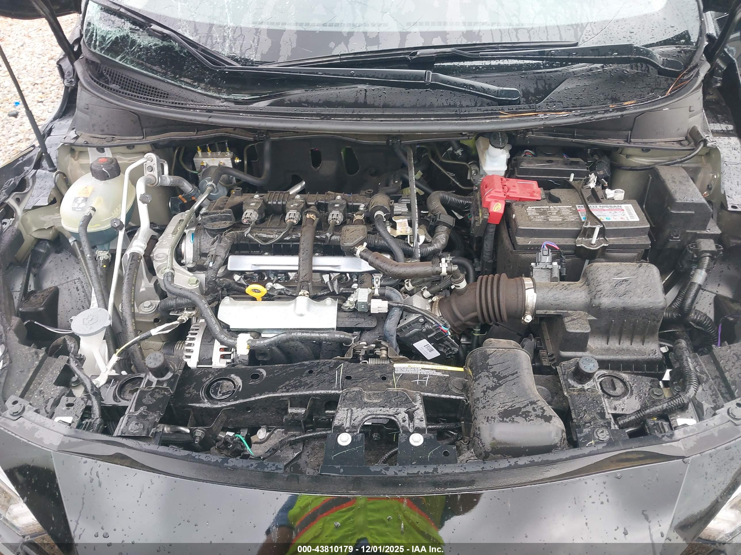 NISSAN VERSA image 10