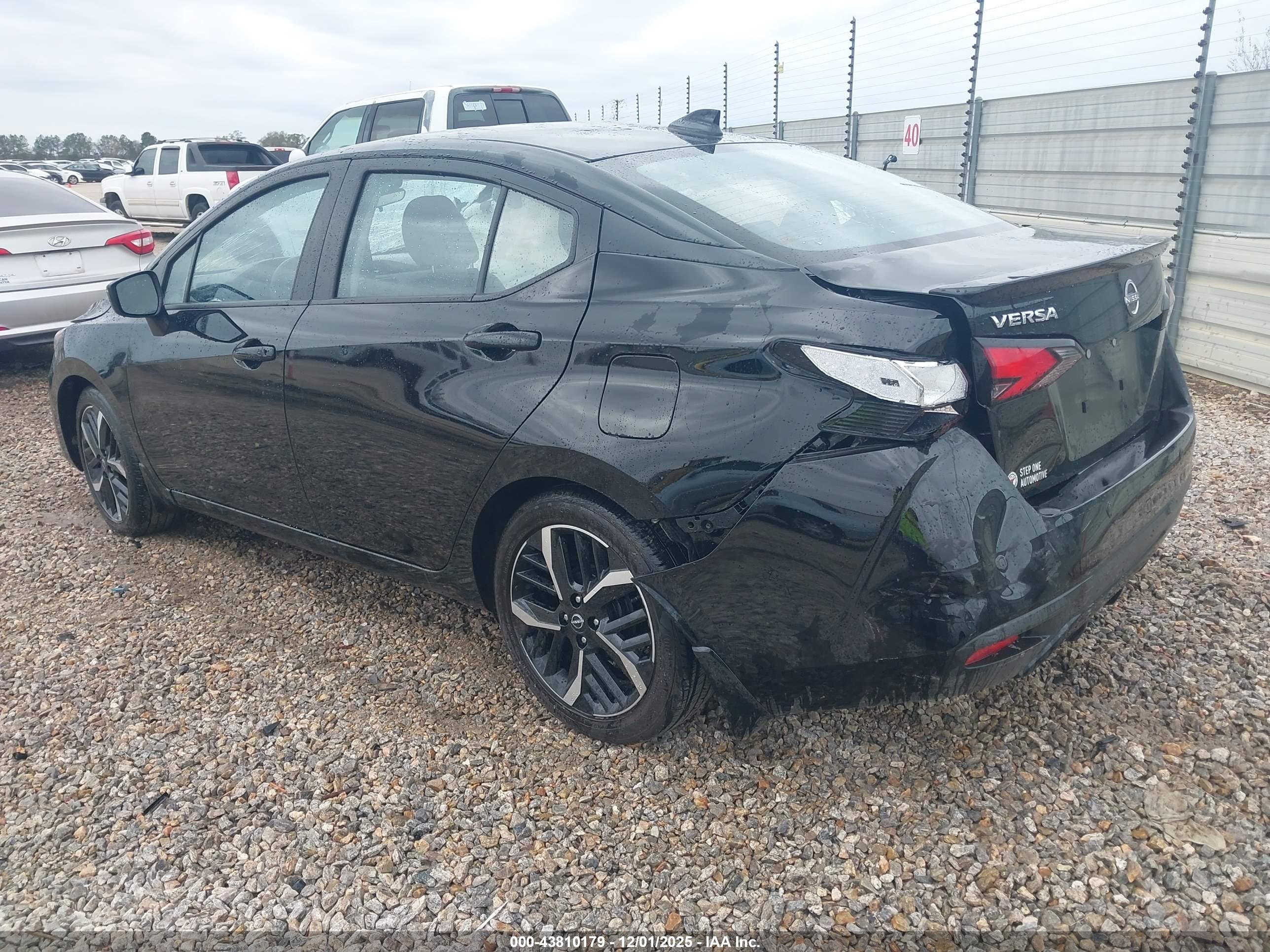 NISSAN VERSA image 3