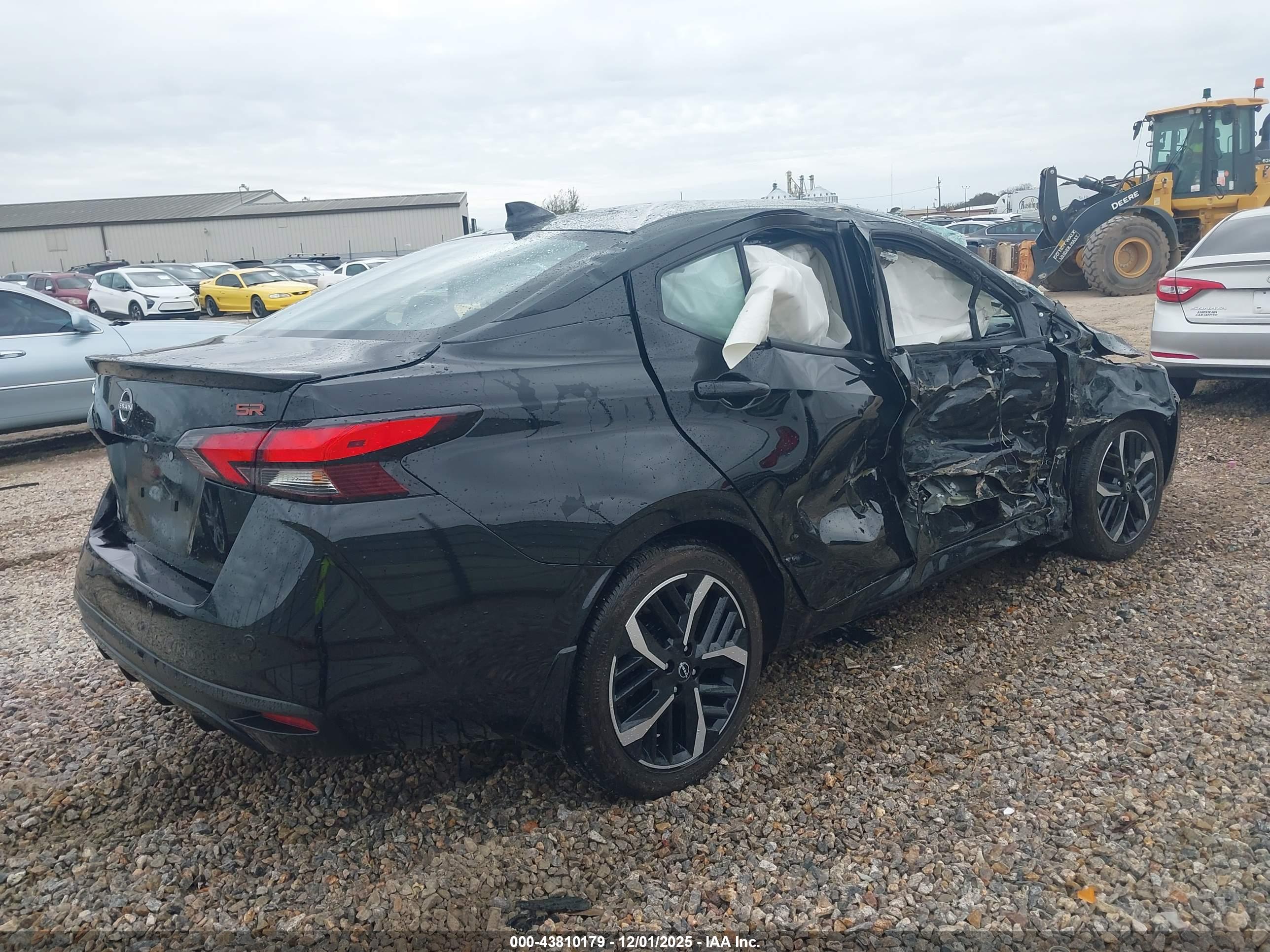 NISSAN VERSA image 4
