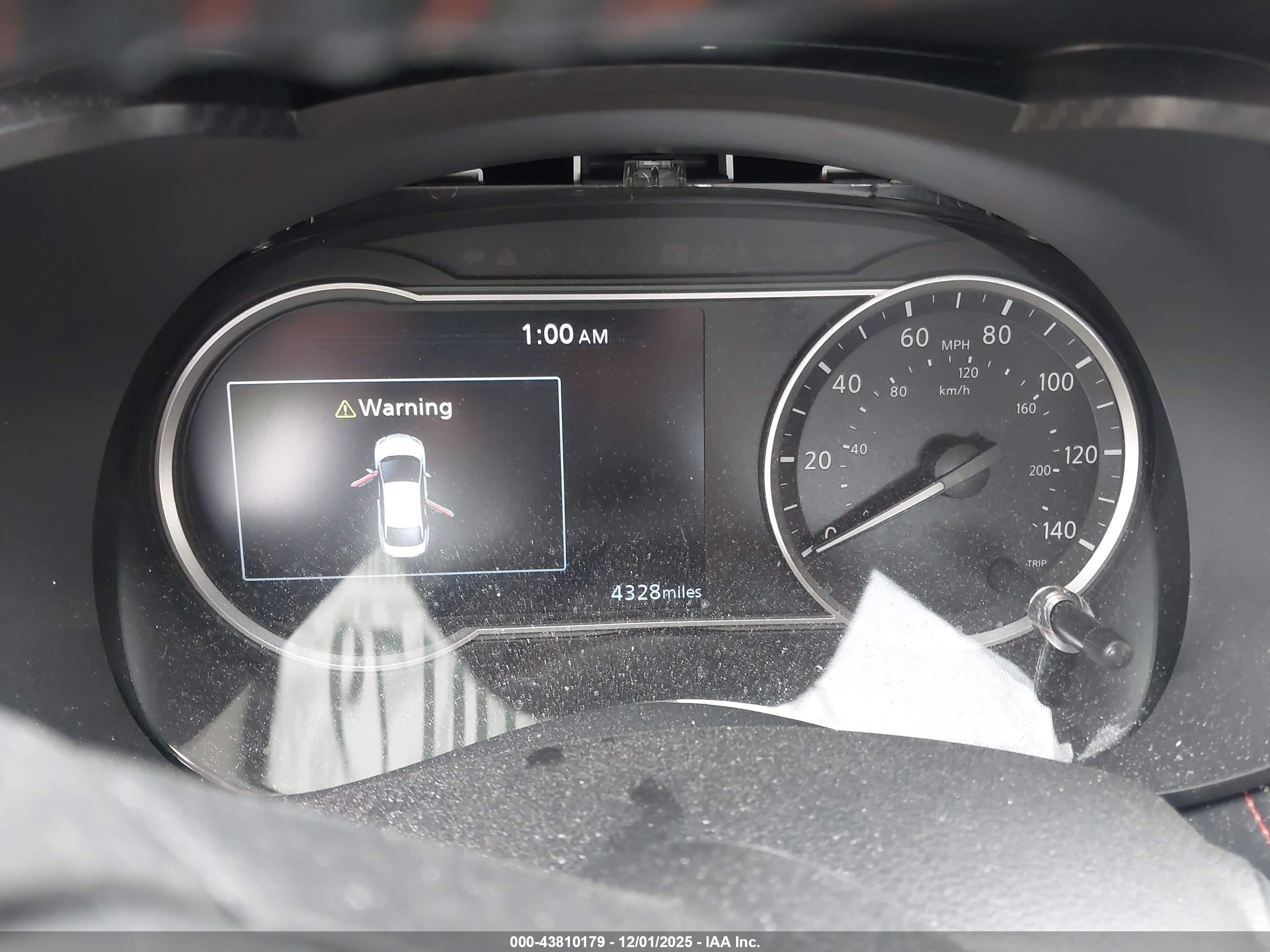 NISSAN VERSA image 7