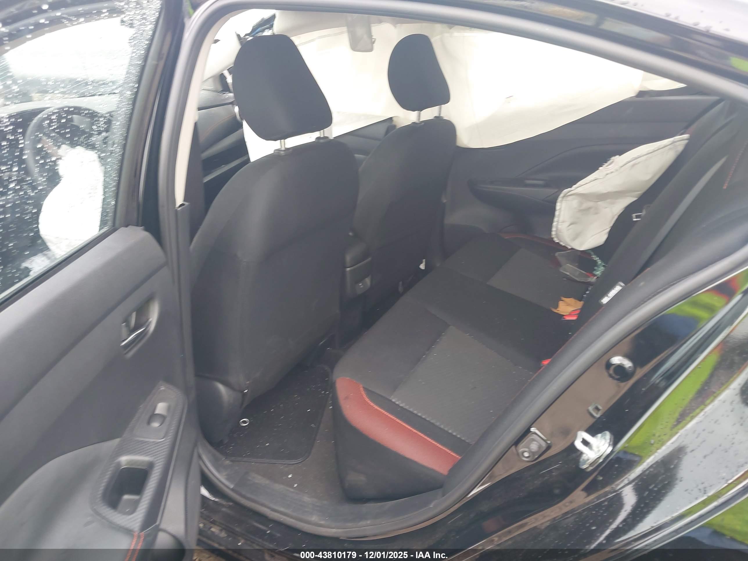 NISSAN VERSA image 8