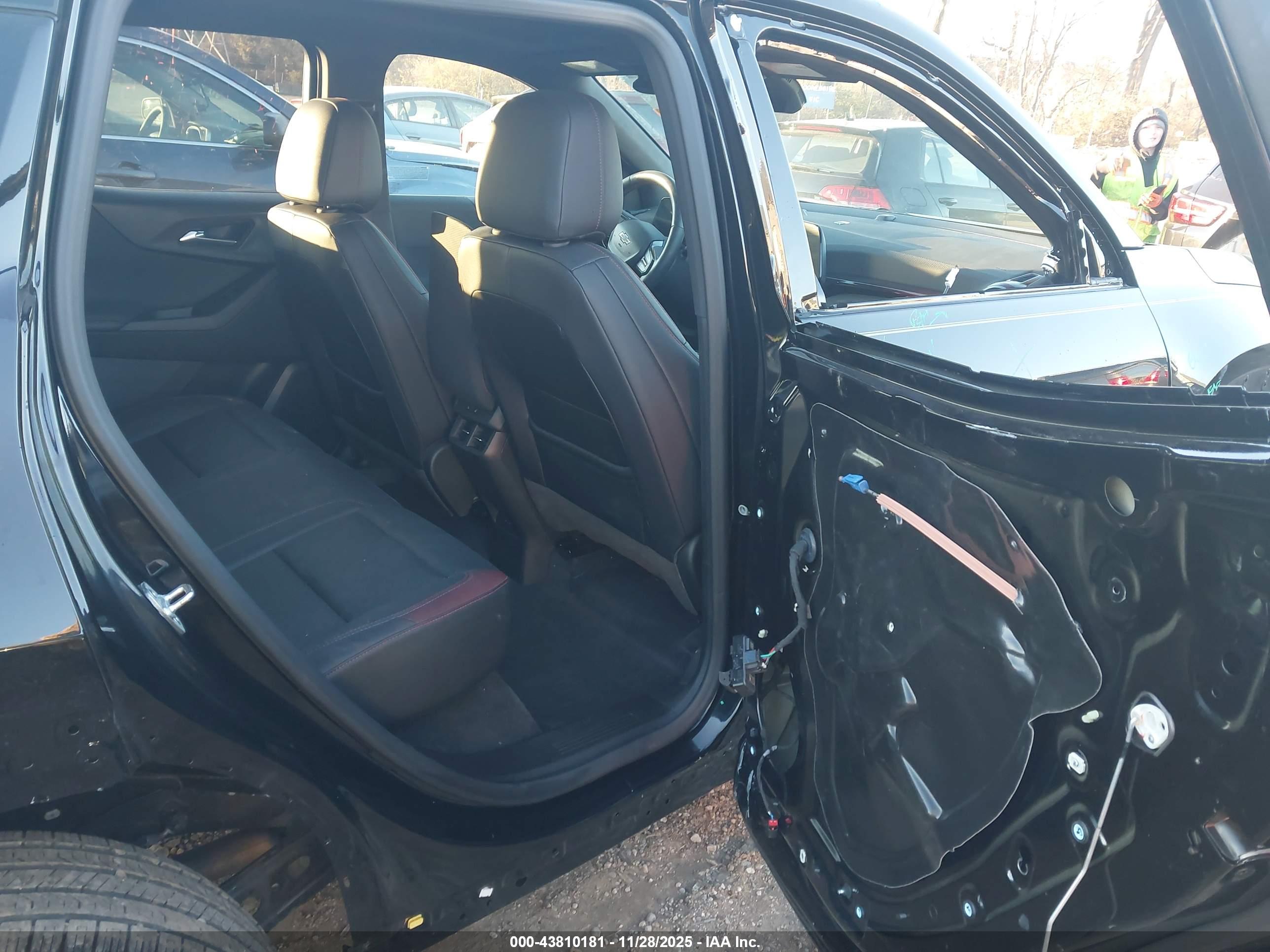 CHEVROLET EQUINOX image 8
