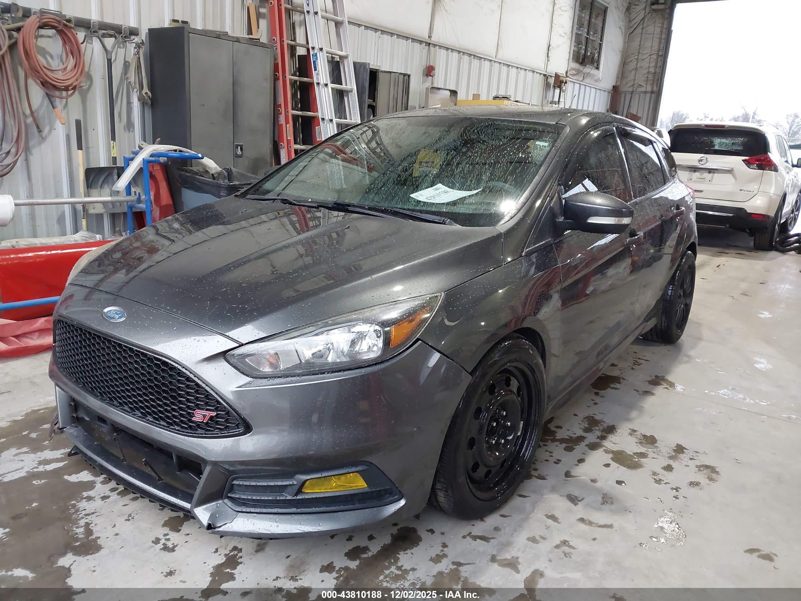 FORD FOCUS image 2
