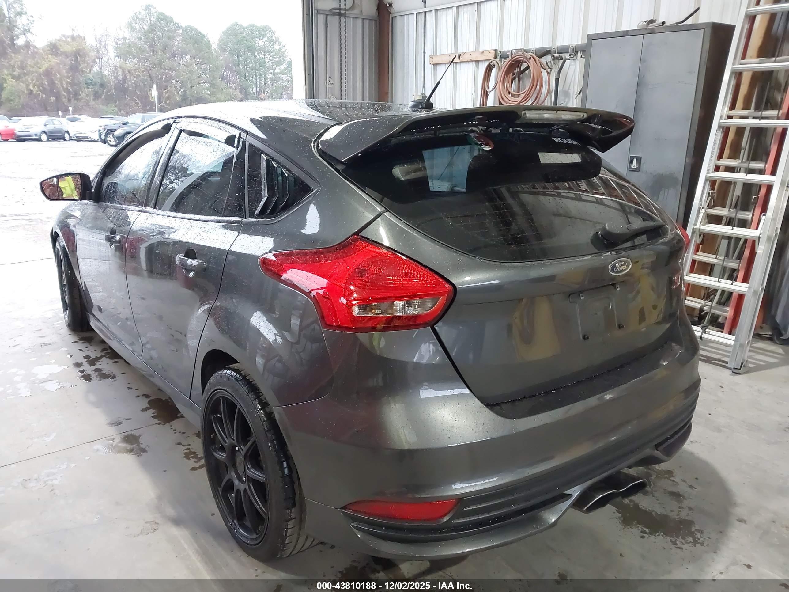 FORD FOCUS image 3