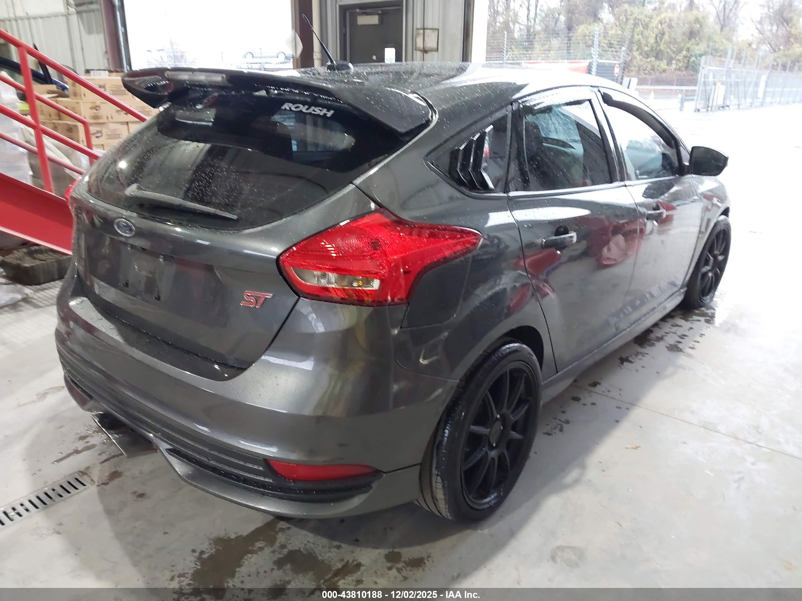 FORD FOCUS image 4