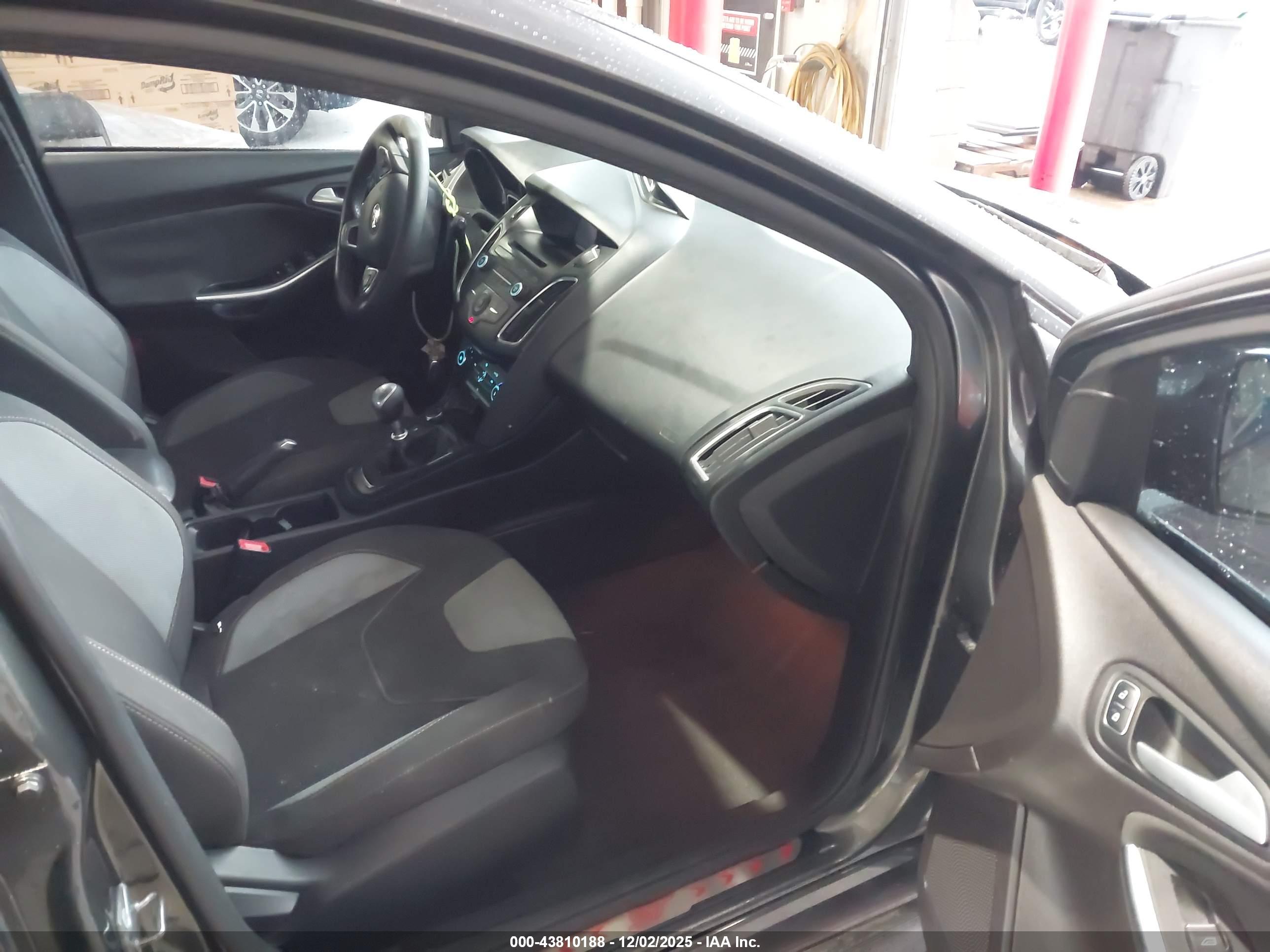 FORD FOCUS image 5