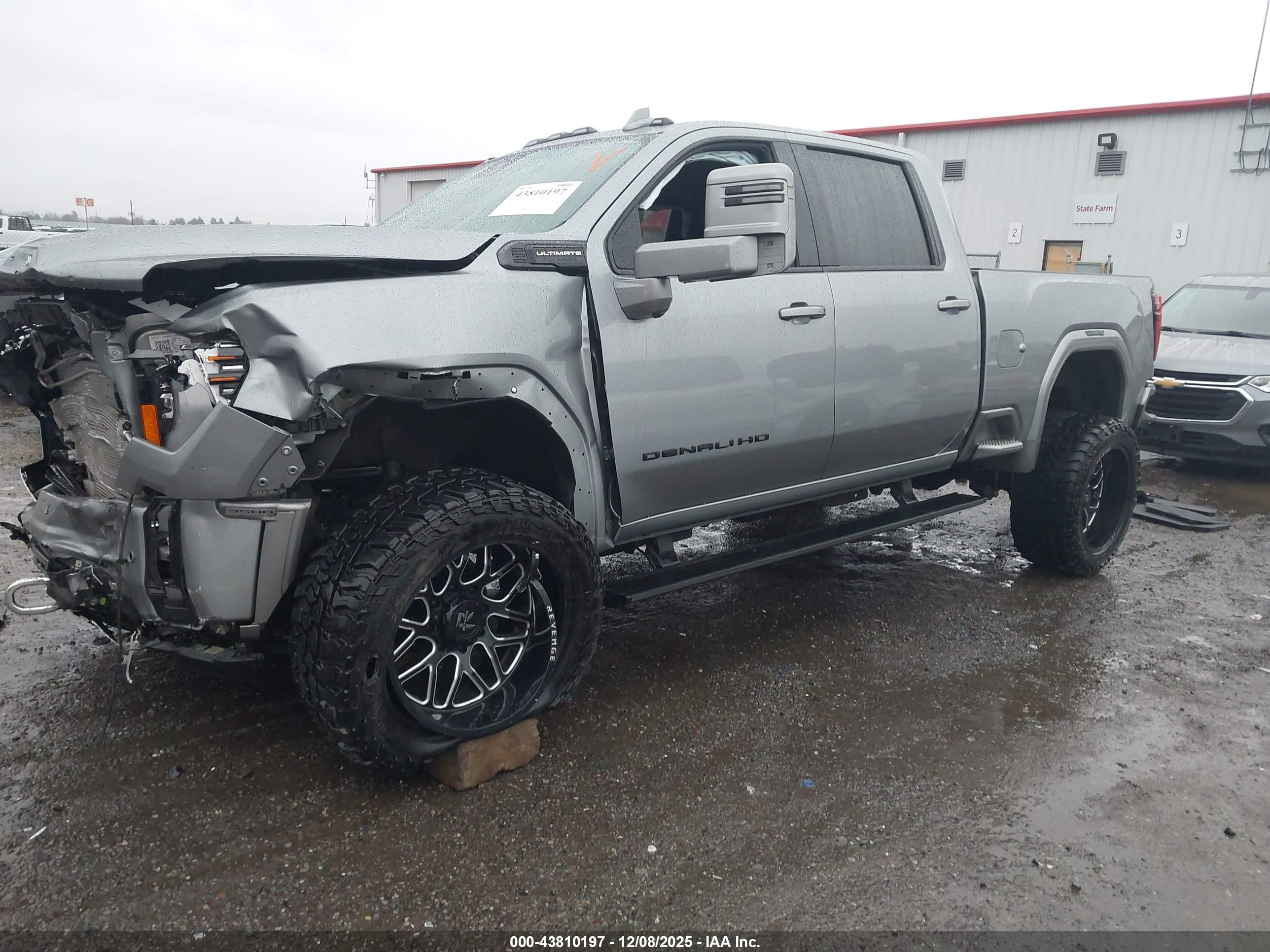 GMC SIERRA image 2