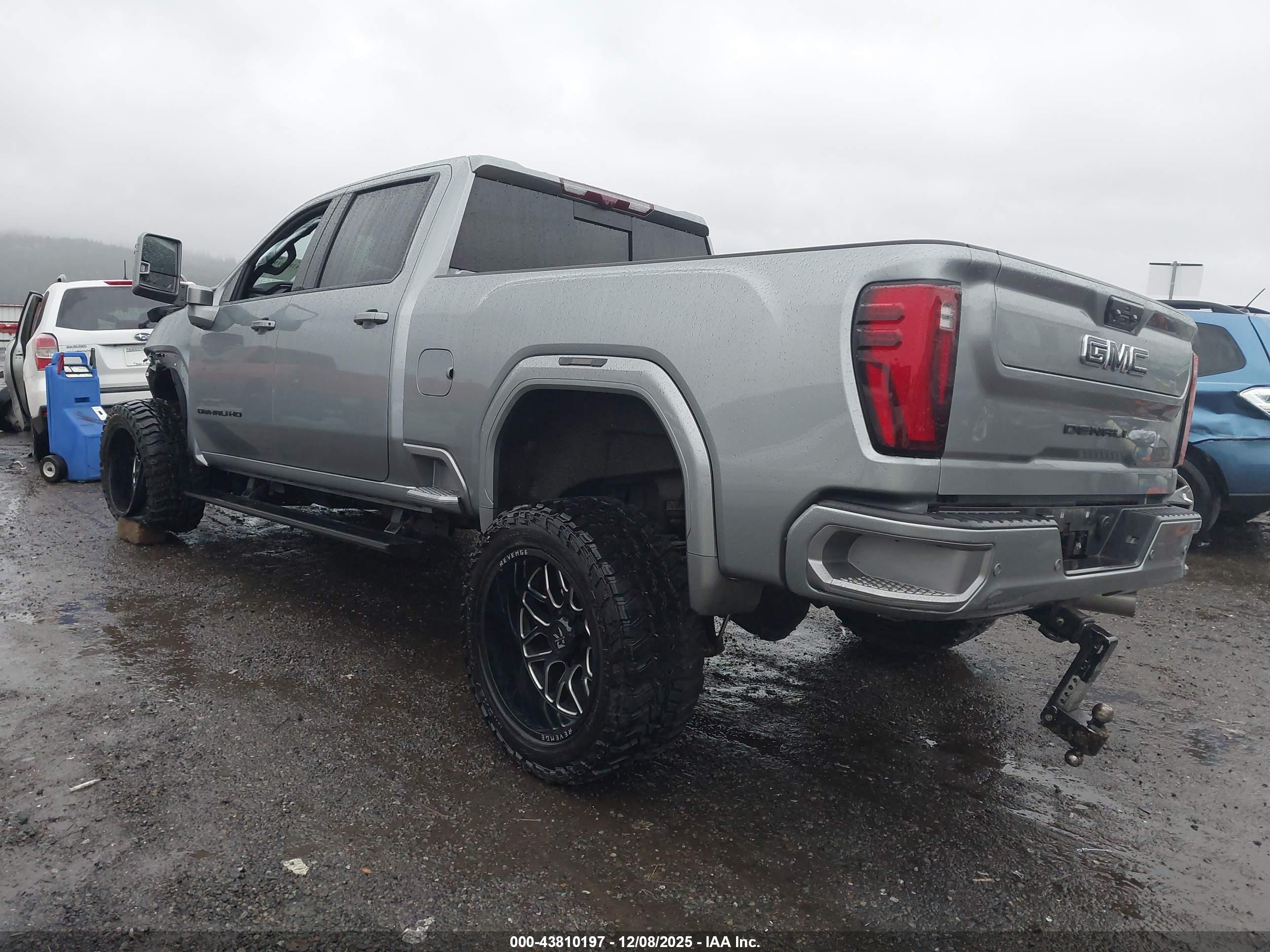 GMC SIERRA image 3