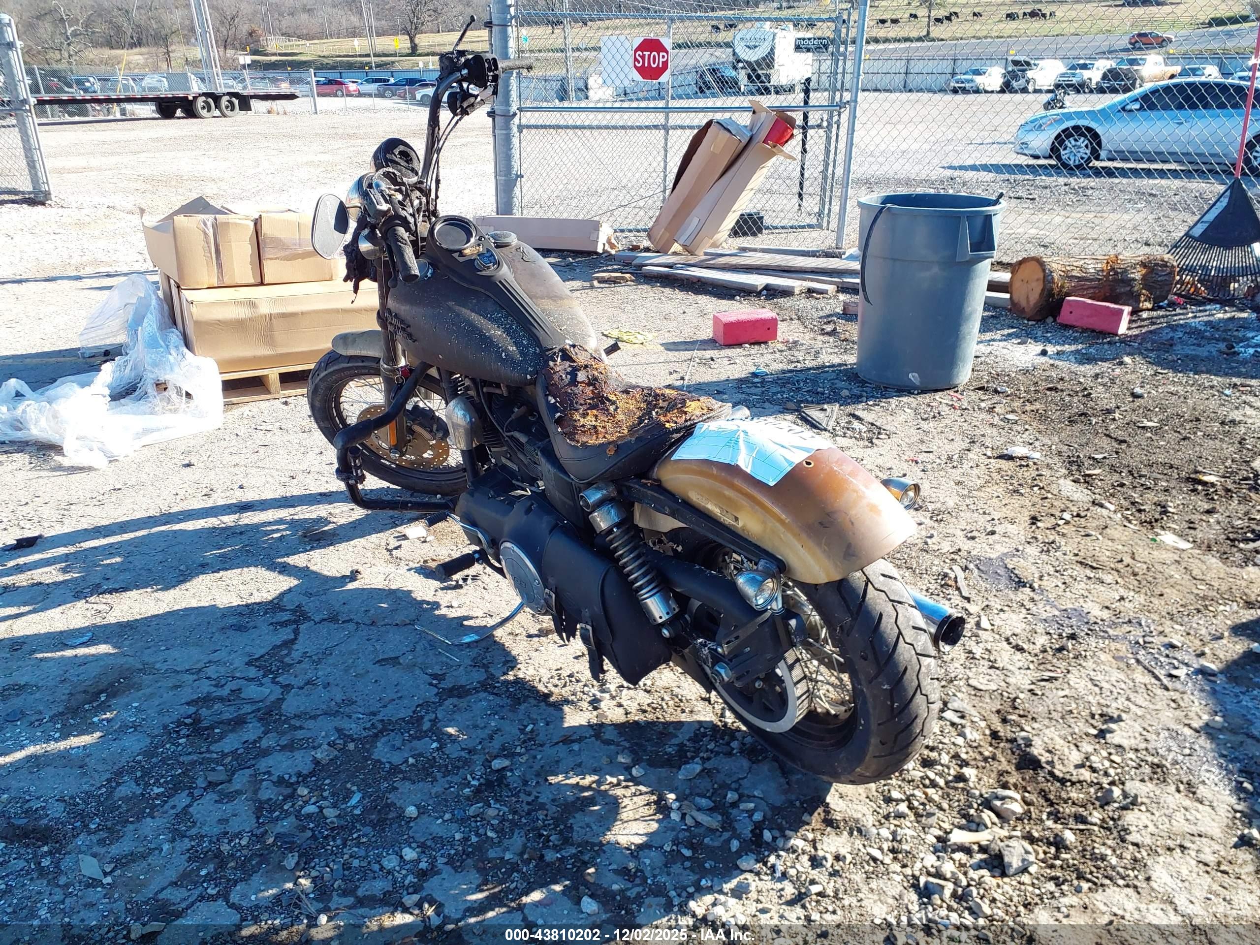 HARLEY-DAVIDSON FXDB image 3