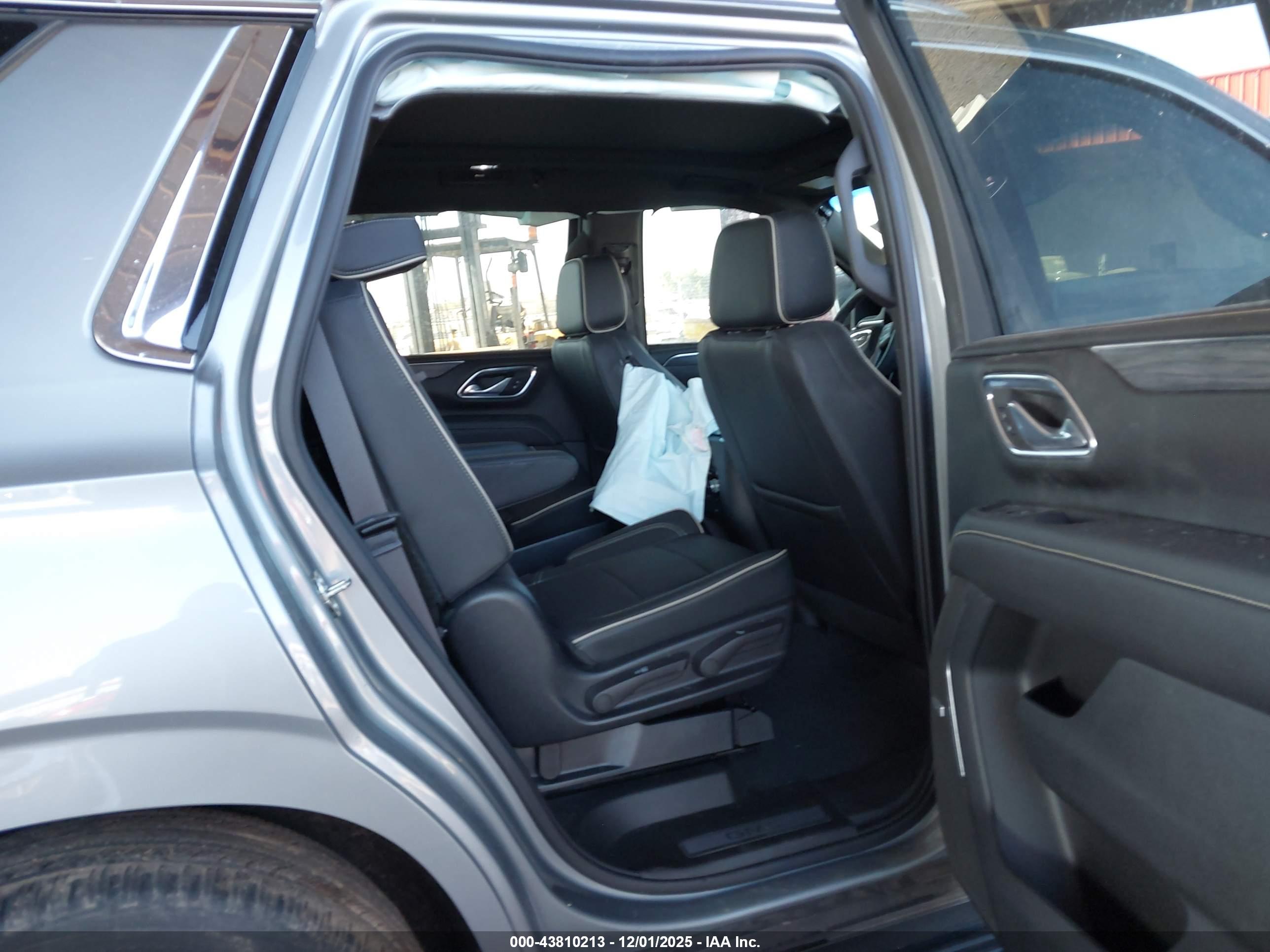 GMC YUKON image 8