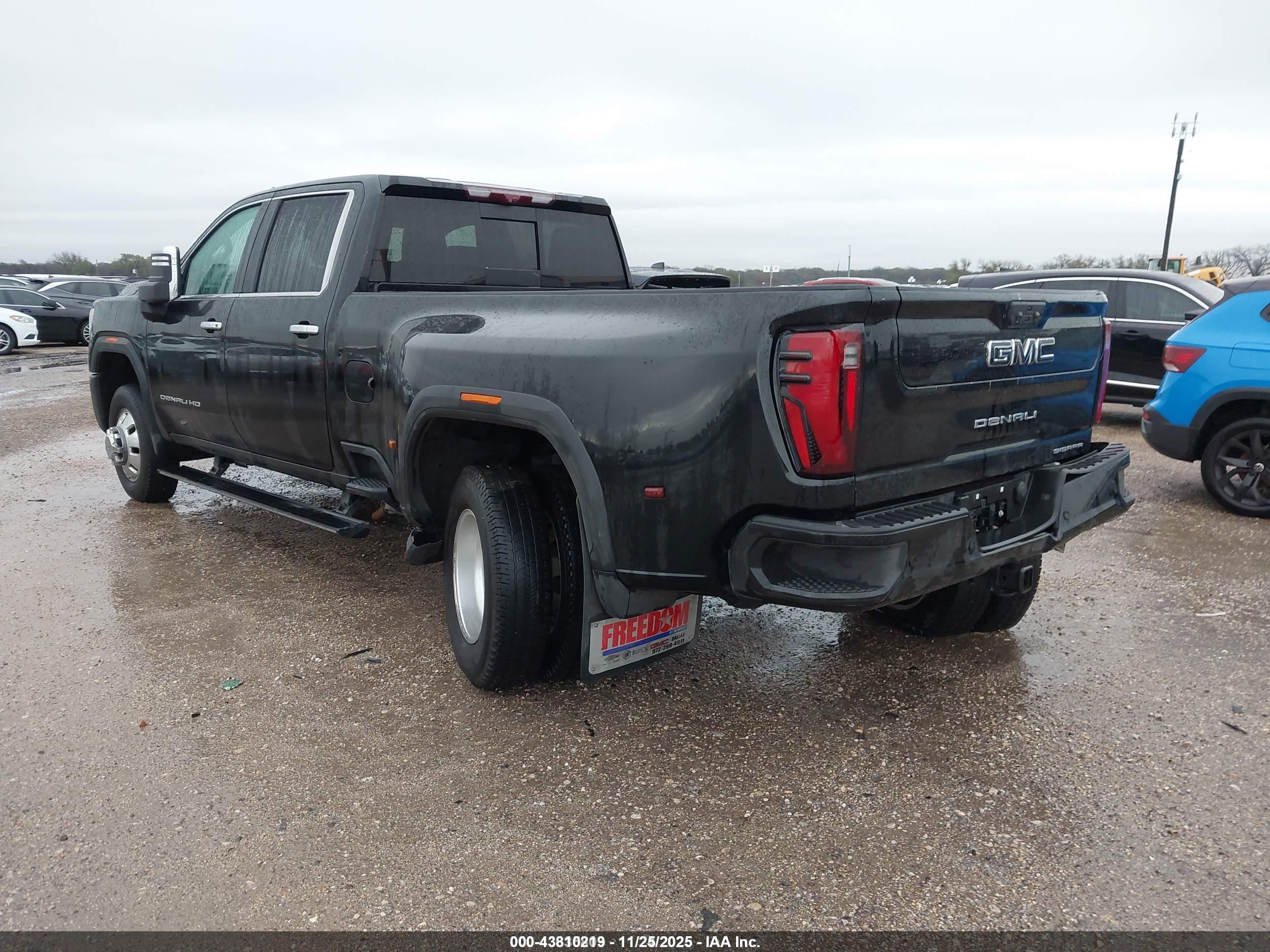 GMC SIERRA image 3