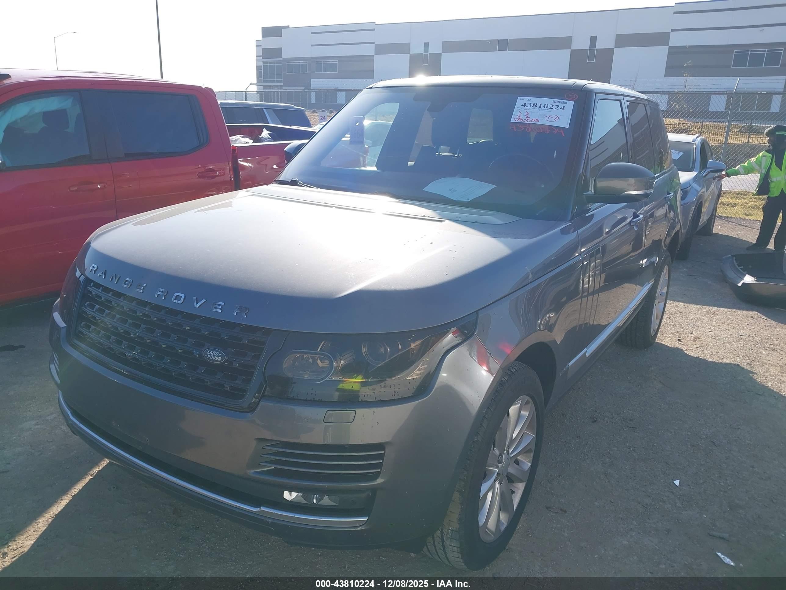 LAND ROVER image 2