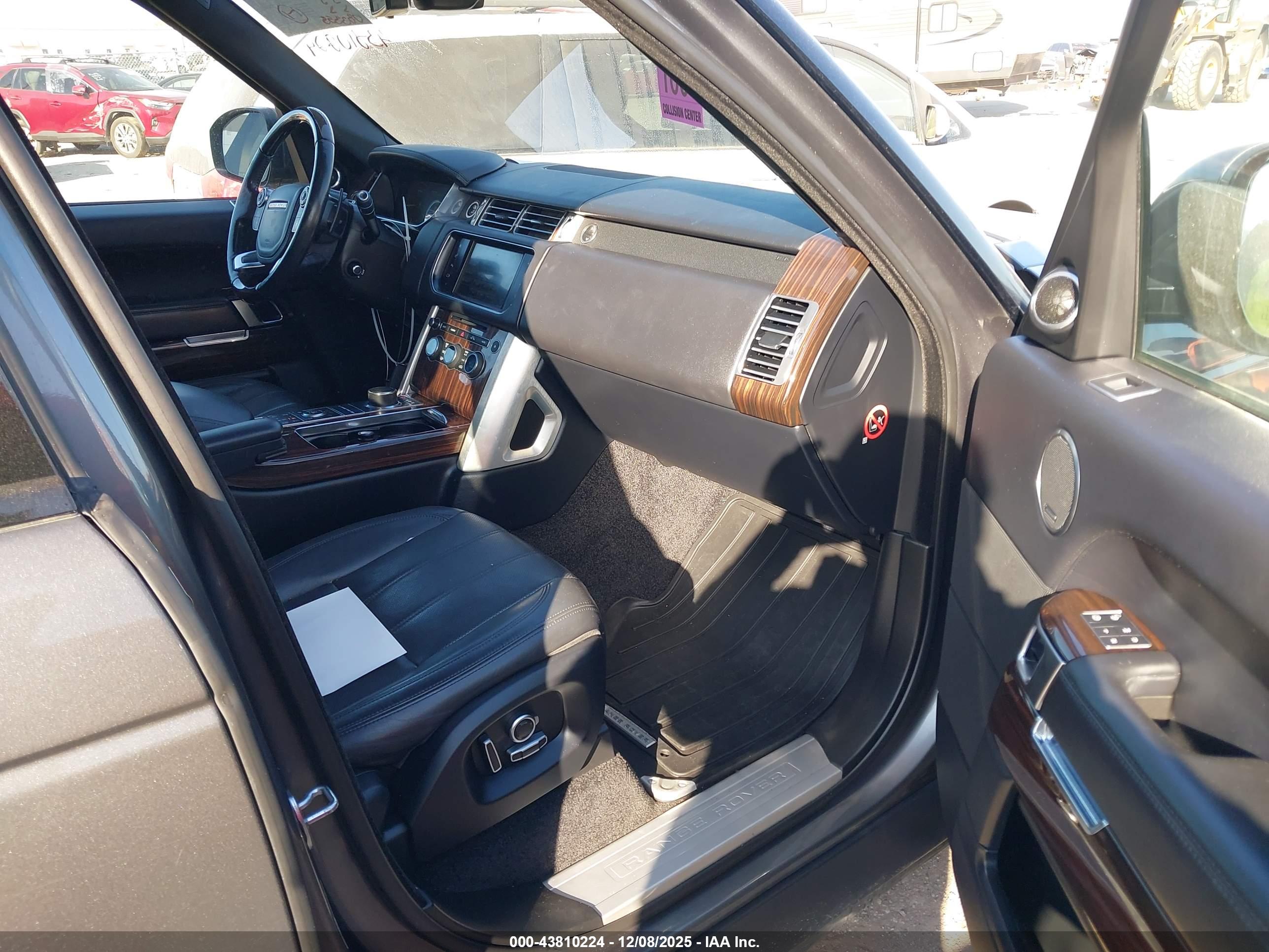 LAND ROVER image 5