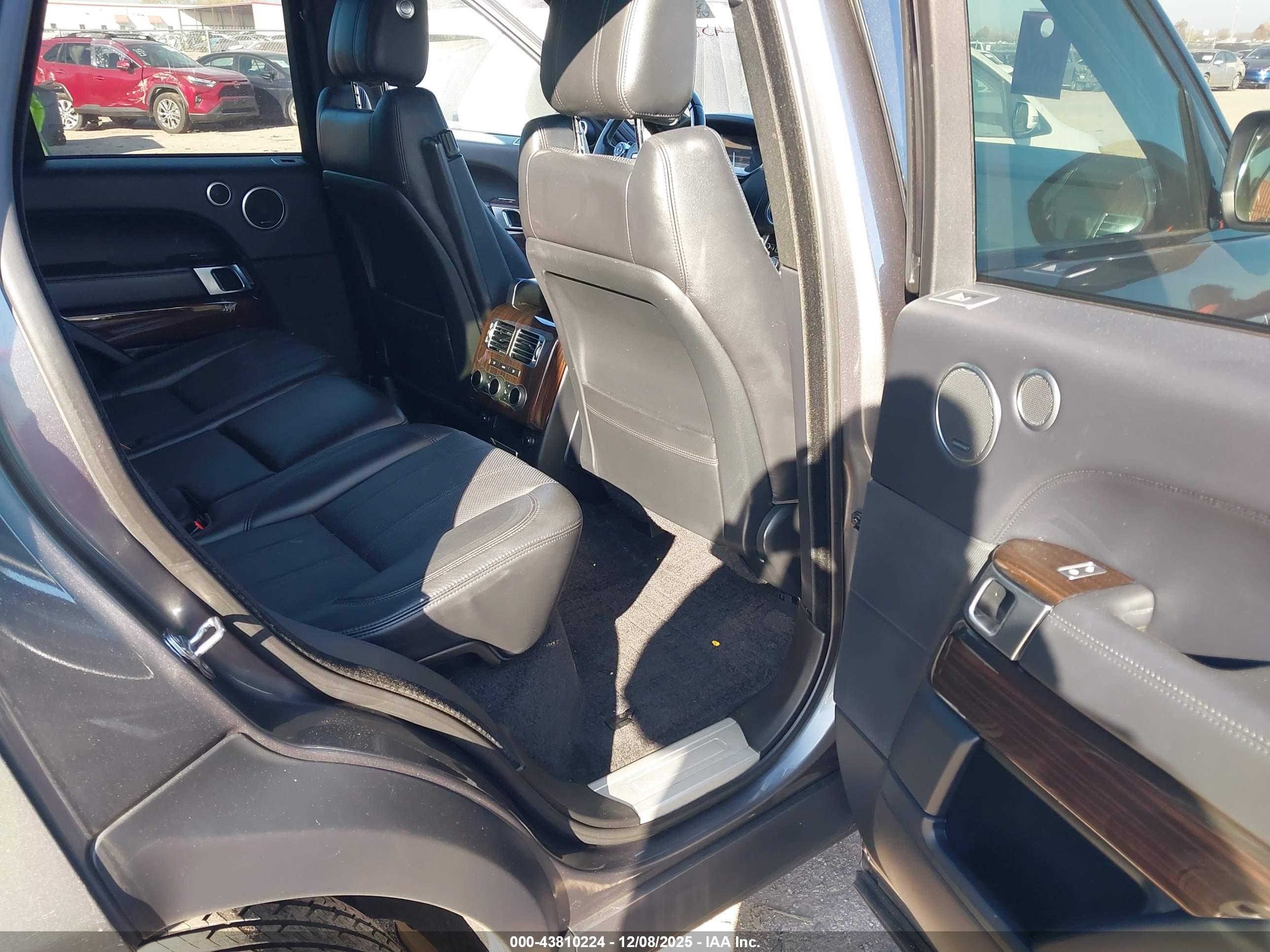 LAND ROVER image 8