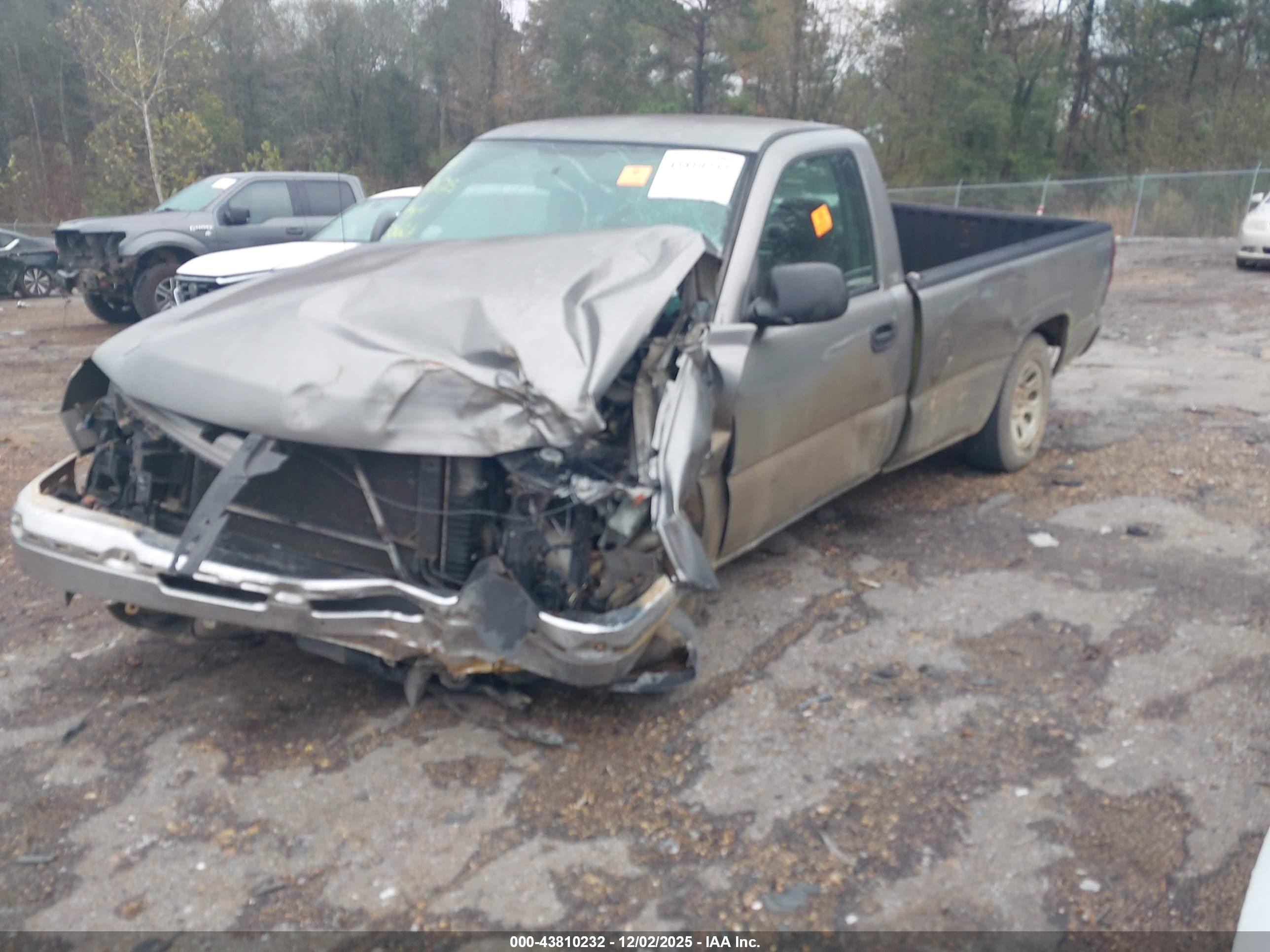 CHEVROLET SILVERADO image 2