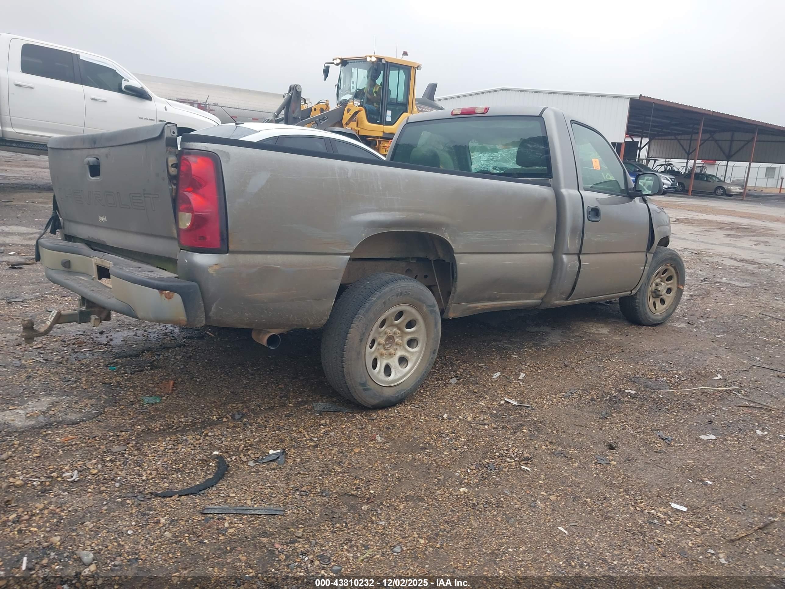 CHEVROLET SILVERADO image 4