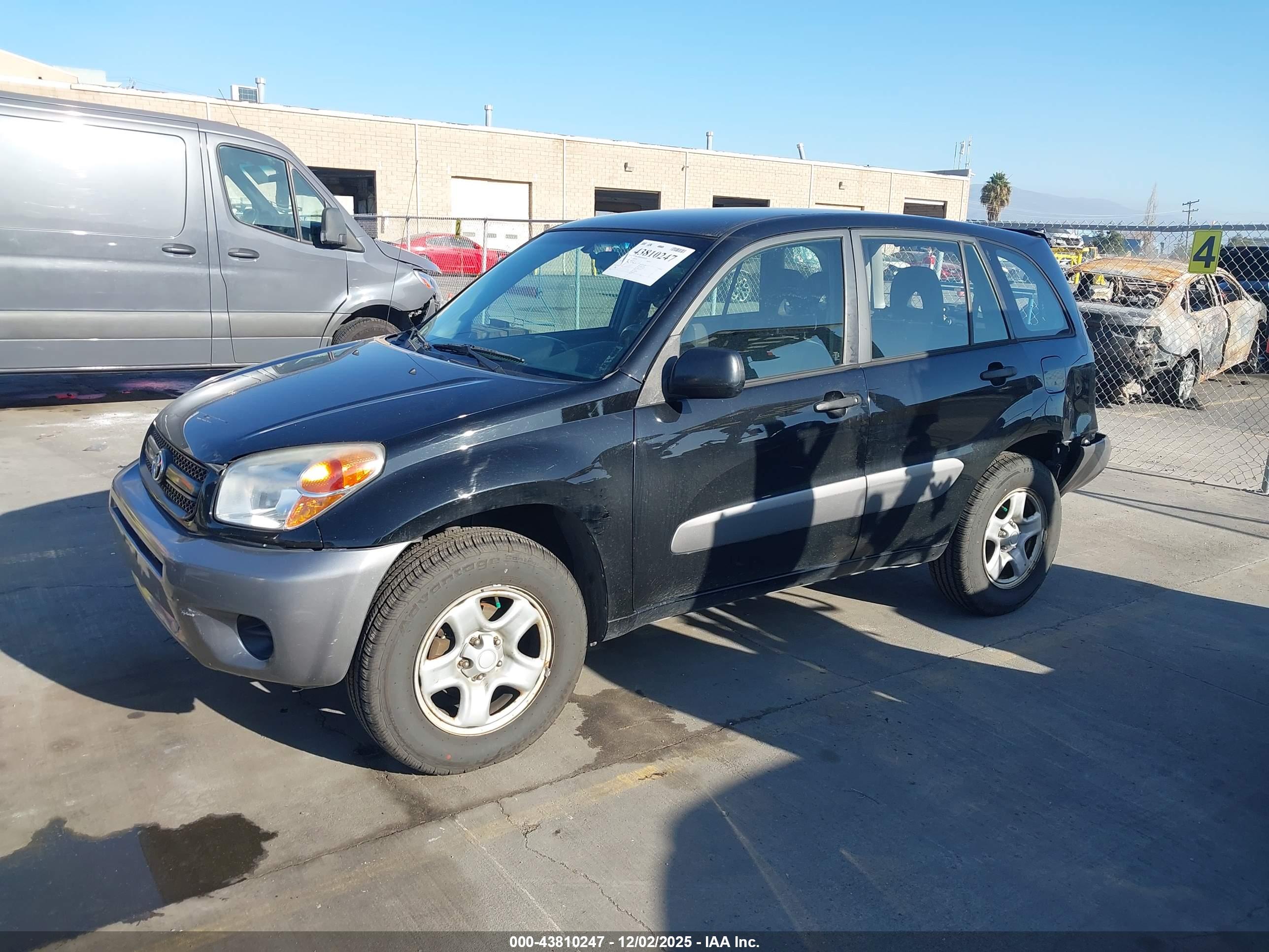 TOYOTA RAV4 image 2