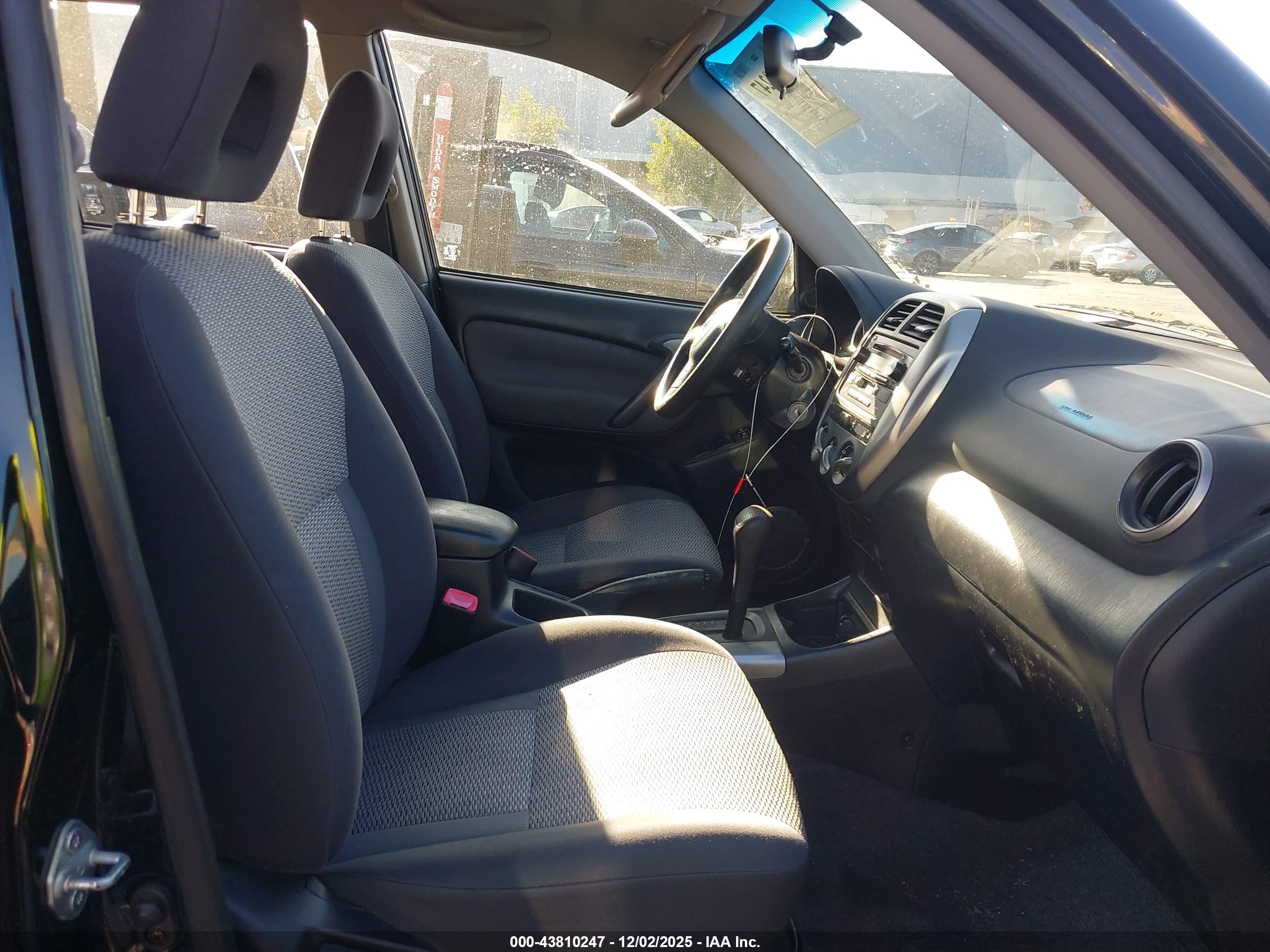 TOYOTA RAV4 image 5