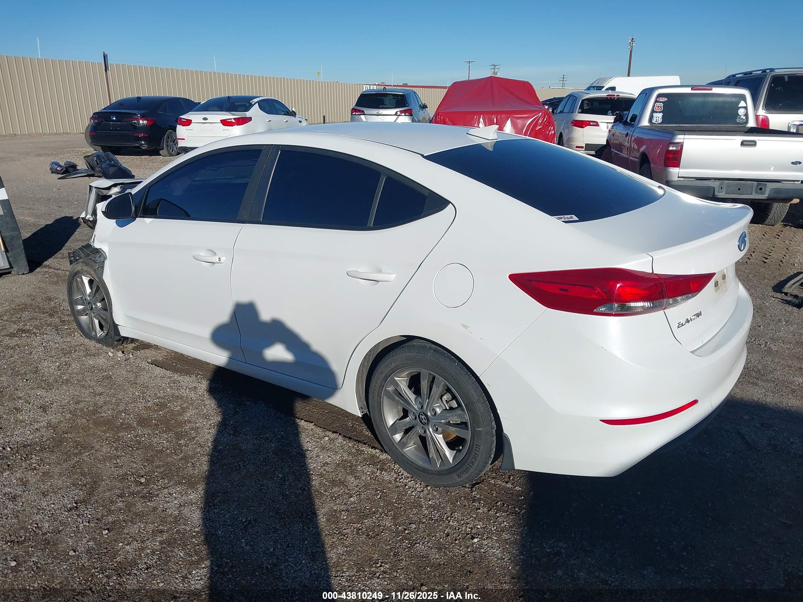 HYUNDAI ELANTRA image 3
